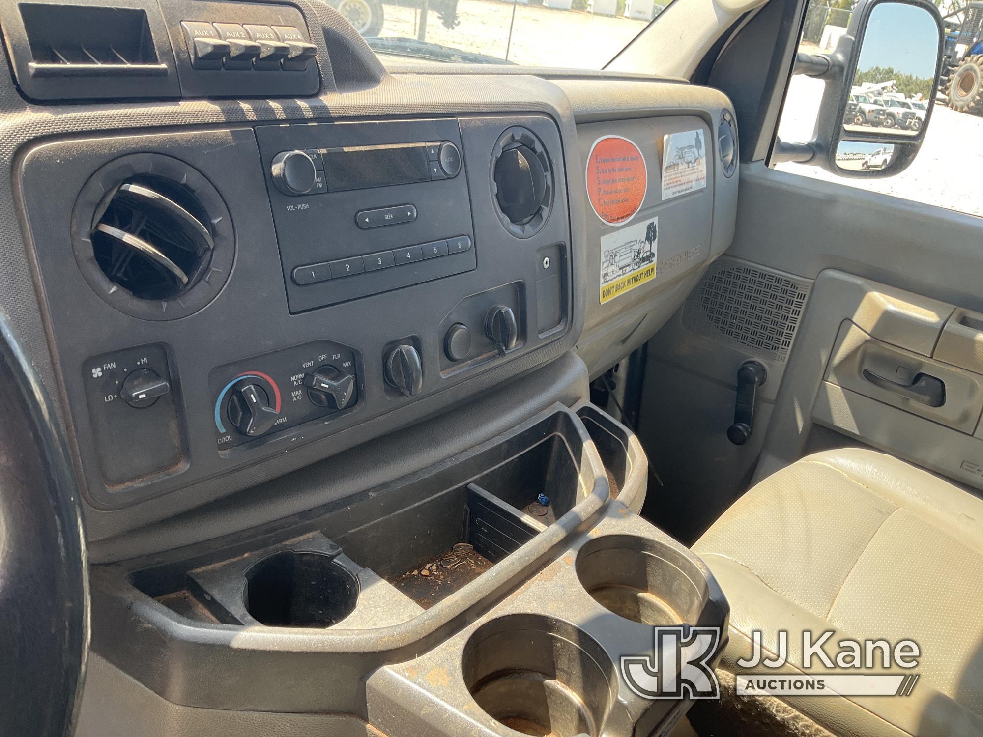 (Villa Rica, GA) 2015 Ford E350 Cutaway Service Van Runs & Moves)( Check Engine Light On, Air Bag Li