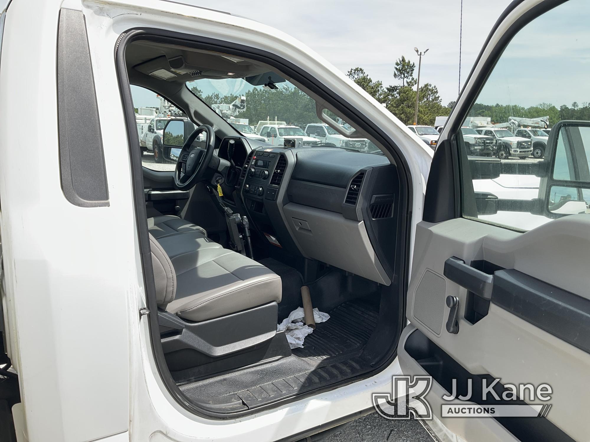 (Villa Rica, GA) Altec AT248F, Articulating & Telescopic Bucket center mounted on 2017 Ford F550 Lam