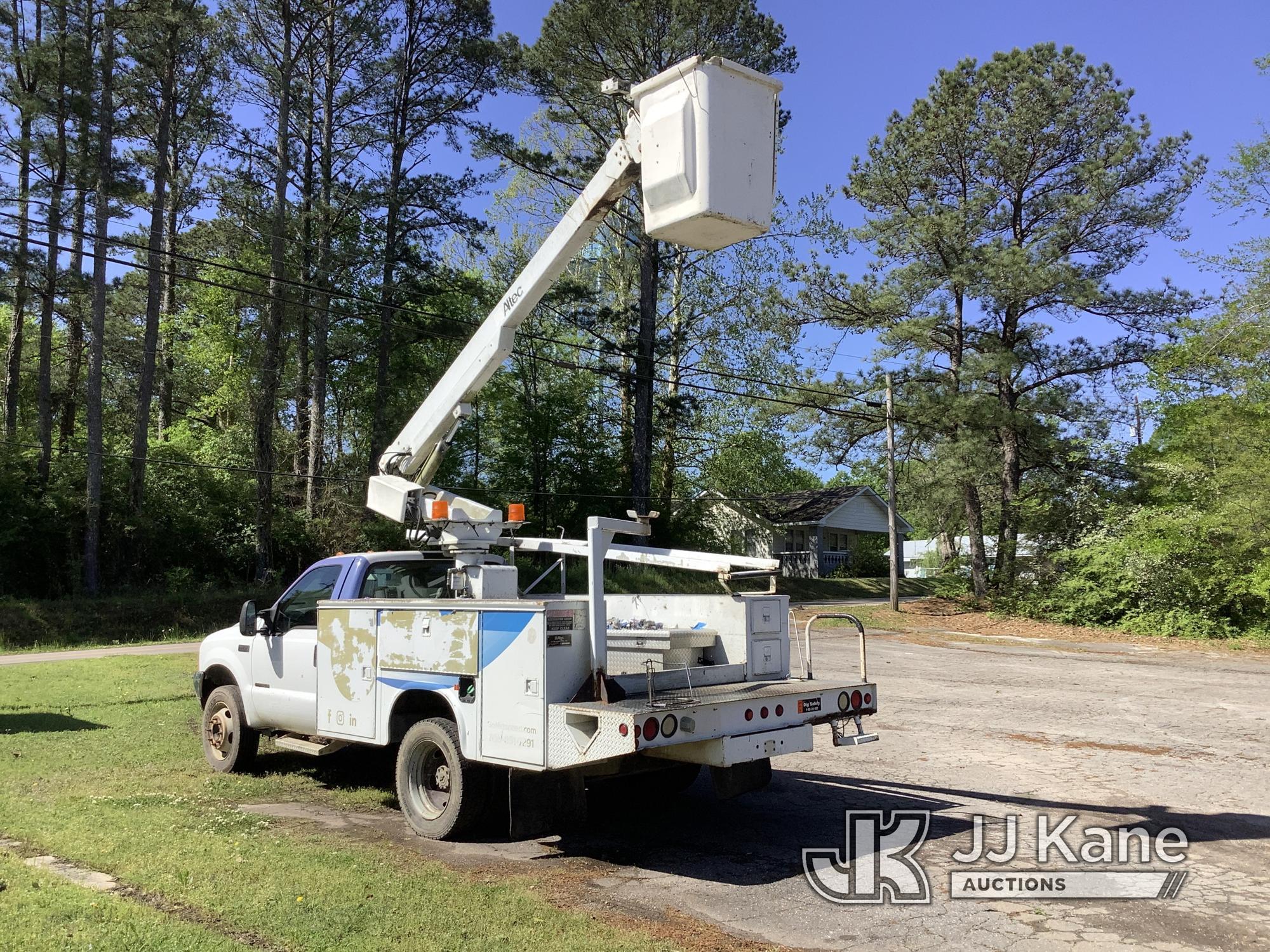 (Graysville, AL) Altec AT200A, Telescopic Non-Insulated Bucket Truck mounted behind cab on 2000 Ford