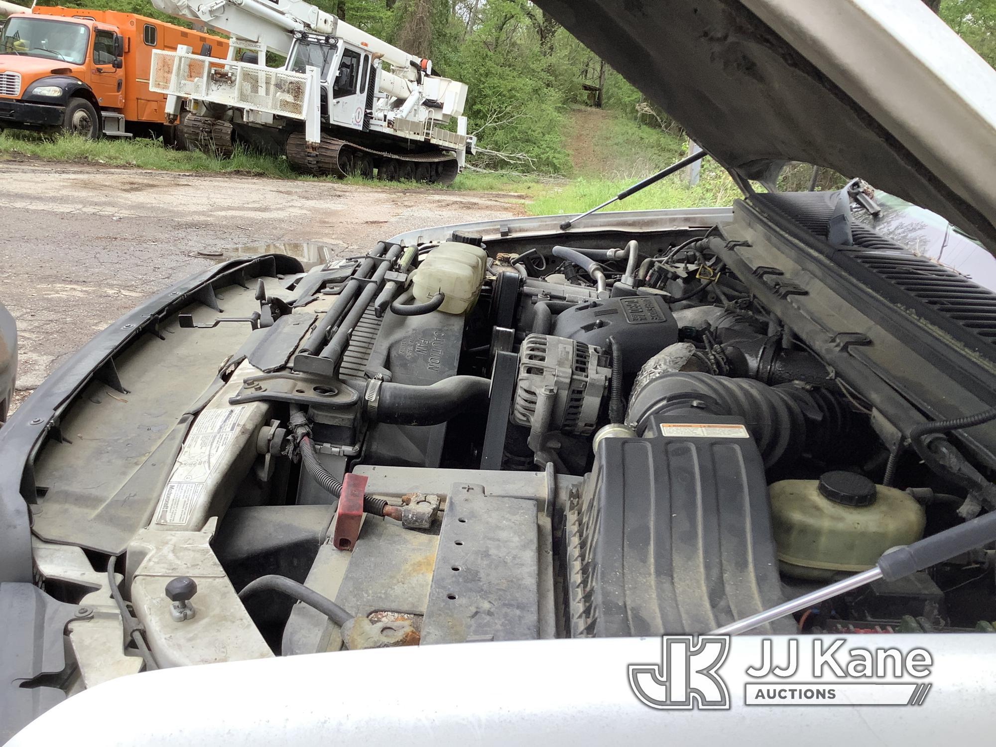 (Graysville, AL) Altec TEL29NE, Telescopic Non-Insulated Bucket Truck mounted behind cab on 2000 For