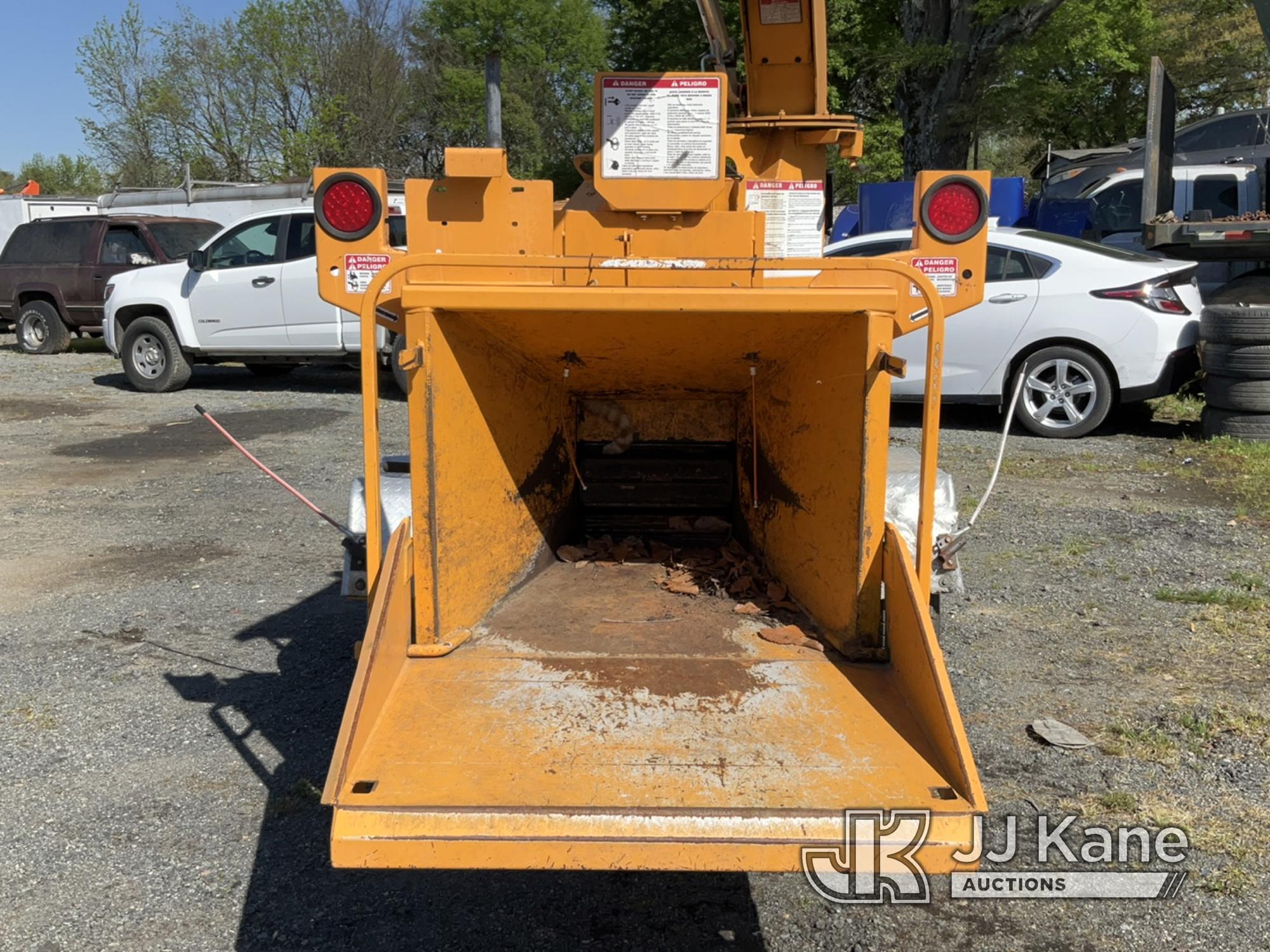 (Charlotte, NC) 2015 Bandit 200 UC Chipper (12in Disc), trailer mtd Runs) (Not Operating, Body Damag