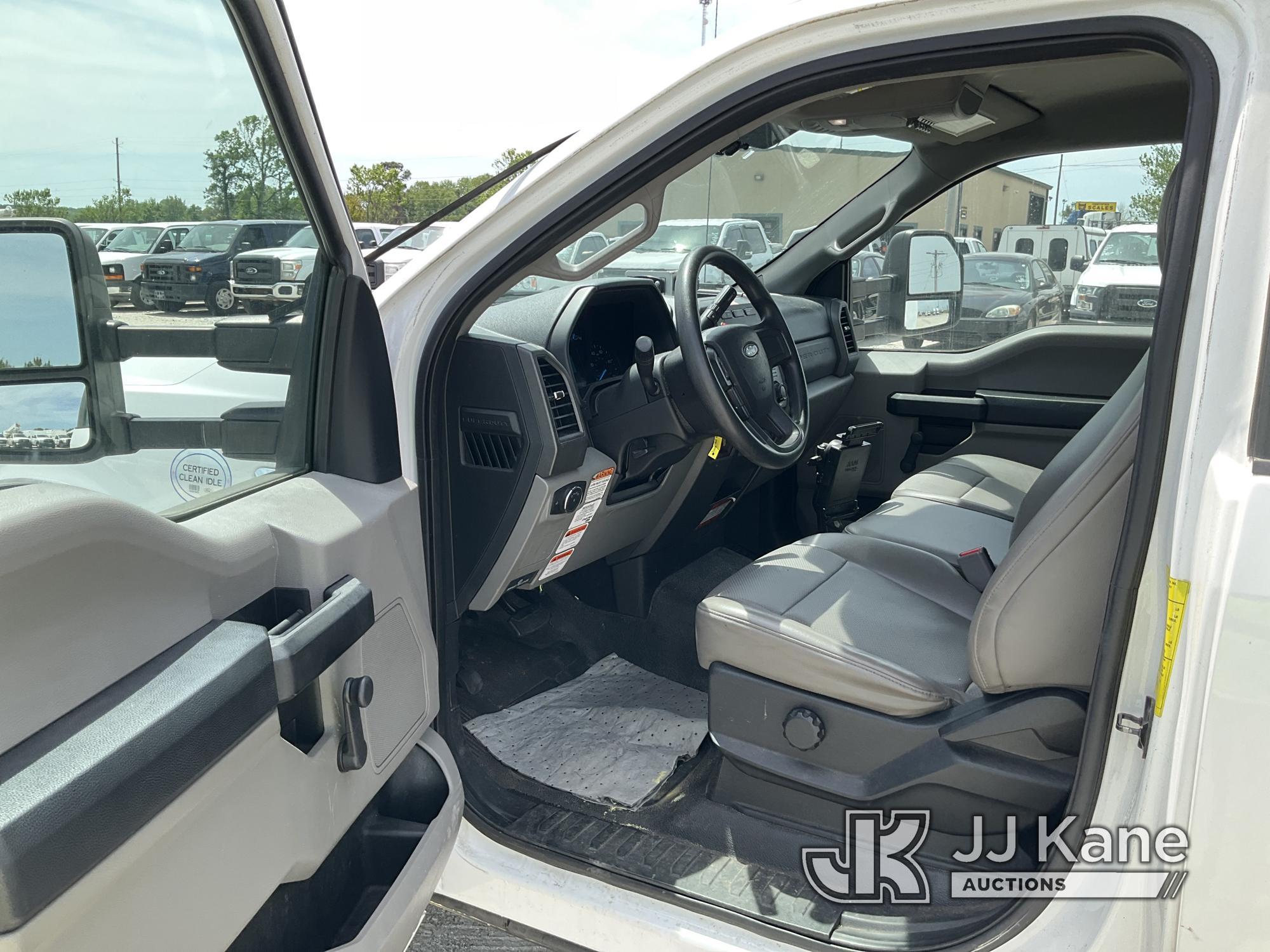 (Villa Rica, GA) Altec AT248F, Articulating & Telescopic Bucket center mounted on 2017 Ford F550 Lam