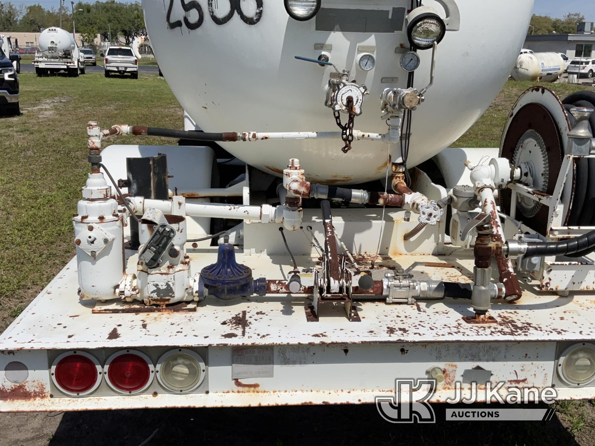 (Tampa, FL) 1997 Ford F700 Tank Truck, Tank has been Purged Clean Not Running, Turns Over, Will Not