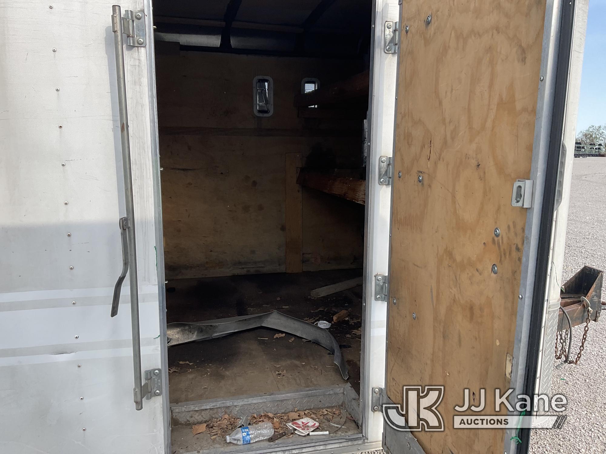 (Verona, KY) 2015 United Expressline U-824TA52 T/A Enclosed Cargo Trailer No Title) (Body Damage, Bl