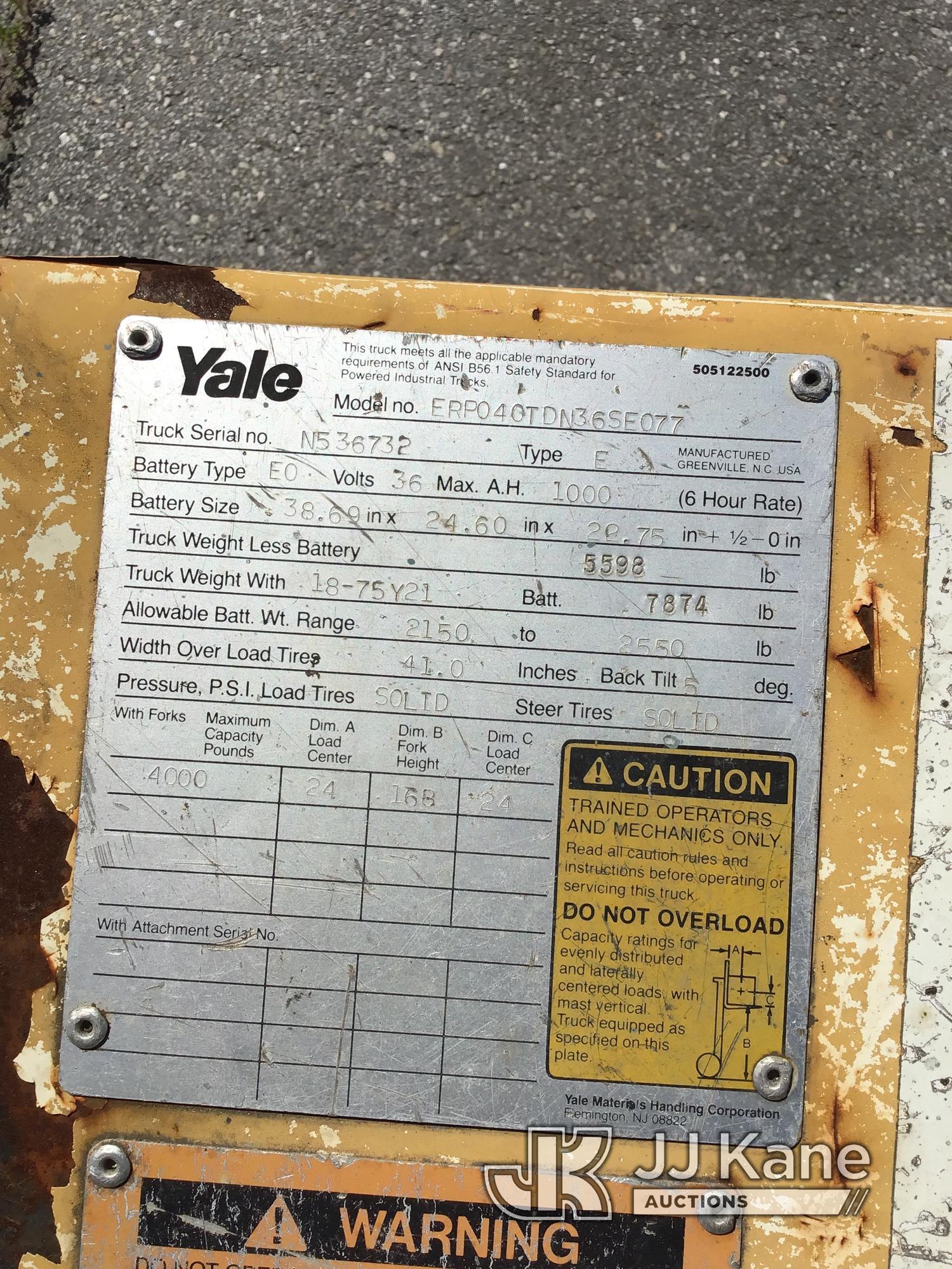 (Ocala, FL) 1993 Yale Forklift 3-Wheel Solid Tired Forklift Not Running, Condition Unknown)