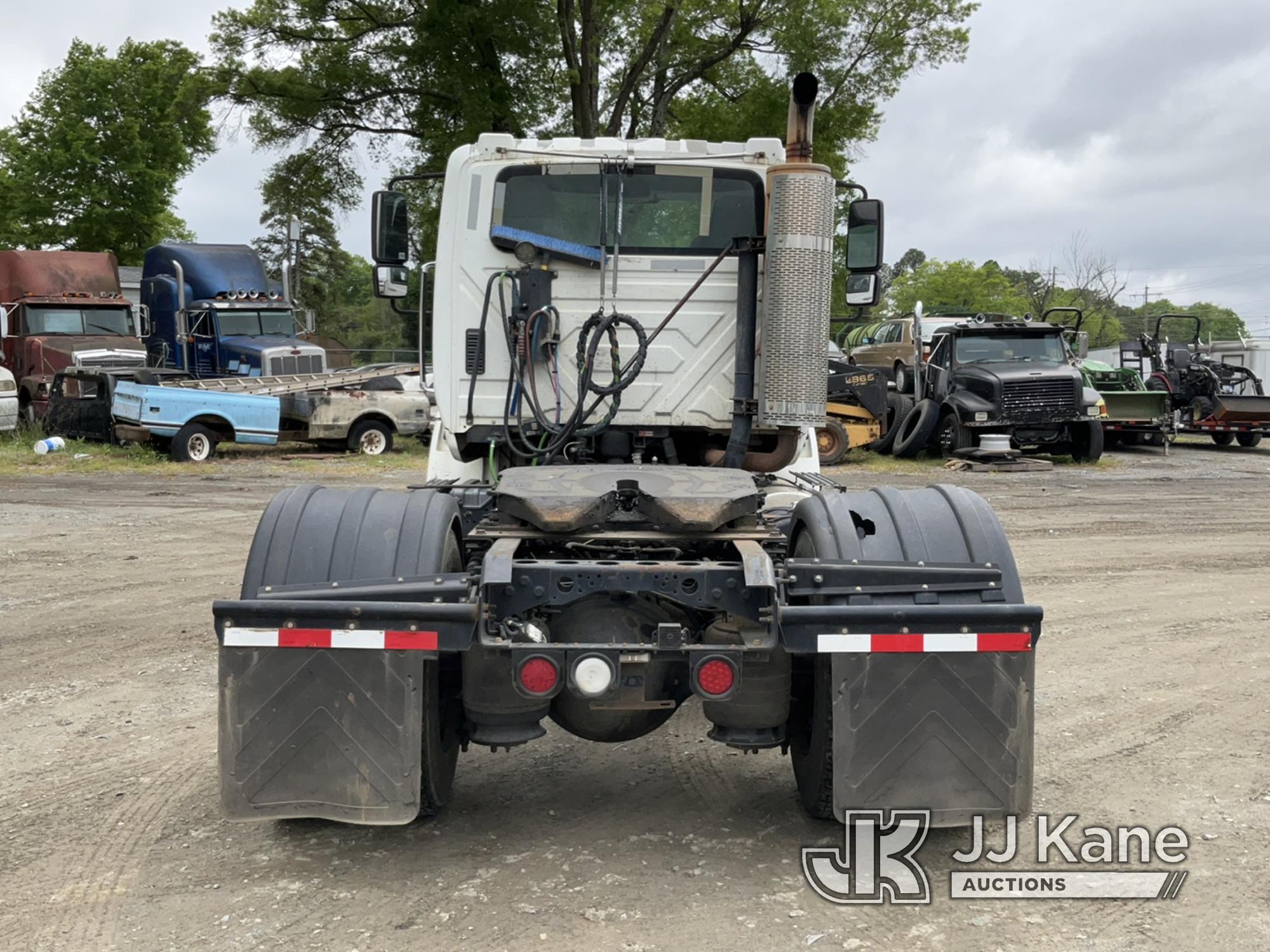 (Charlotte, NC) 2013 International 8600 S/A Truck Tractor Runs & Moves) (Body Damage