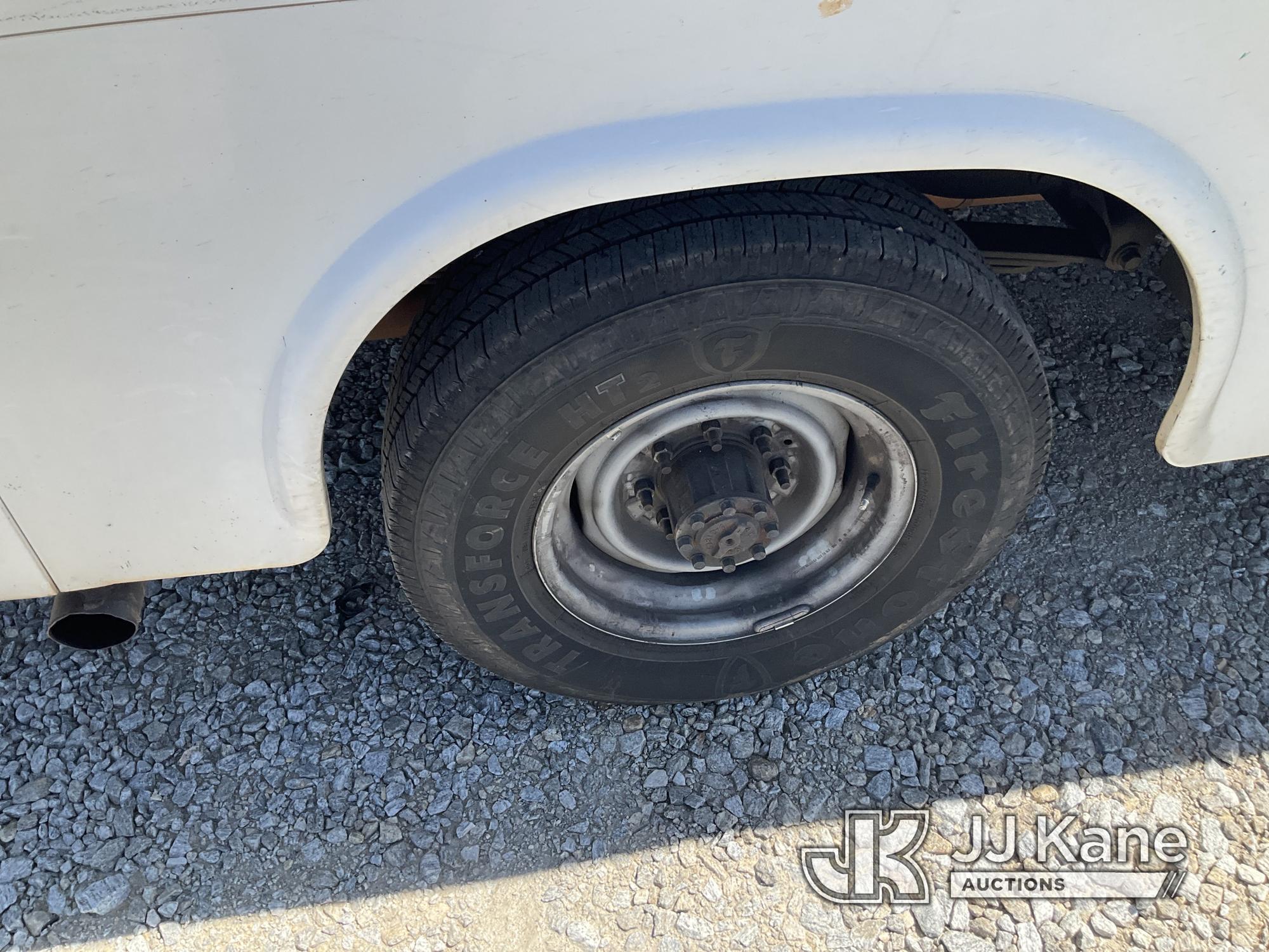 (Villa Rica, GA) 2015 Ford E350 Cutaway Service Van Runs & Moves)( Check Engine Light On, Air Bag Li