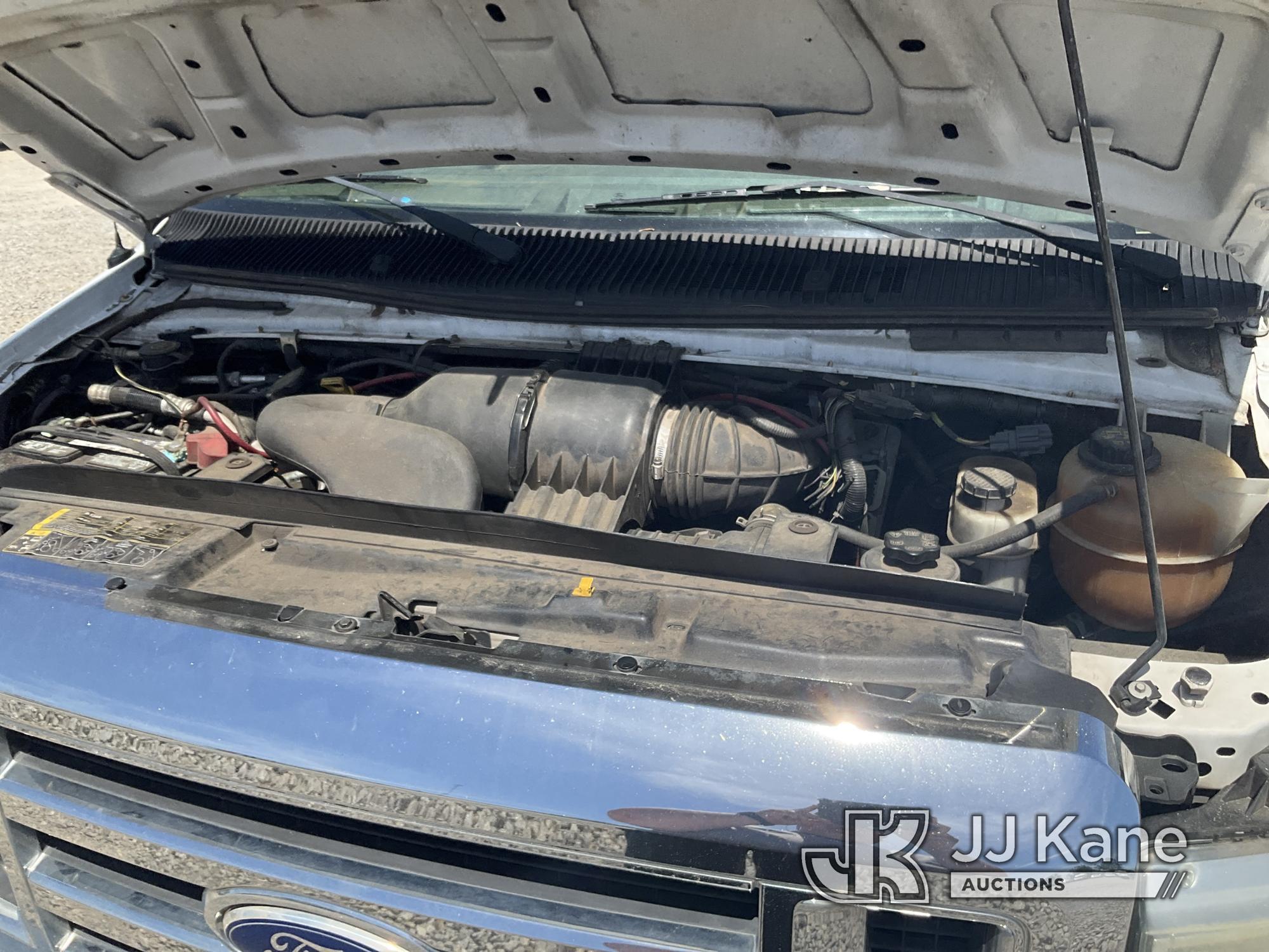 (Villa Rica, GA) 2015 Ford E350 Cutaway Service Van Runs & Moves)( Check Engine Light On, Air Bag Li