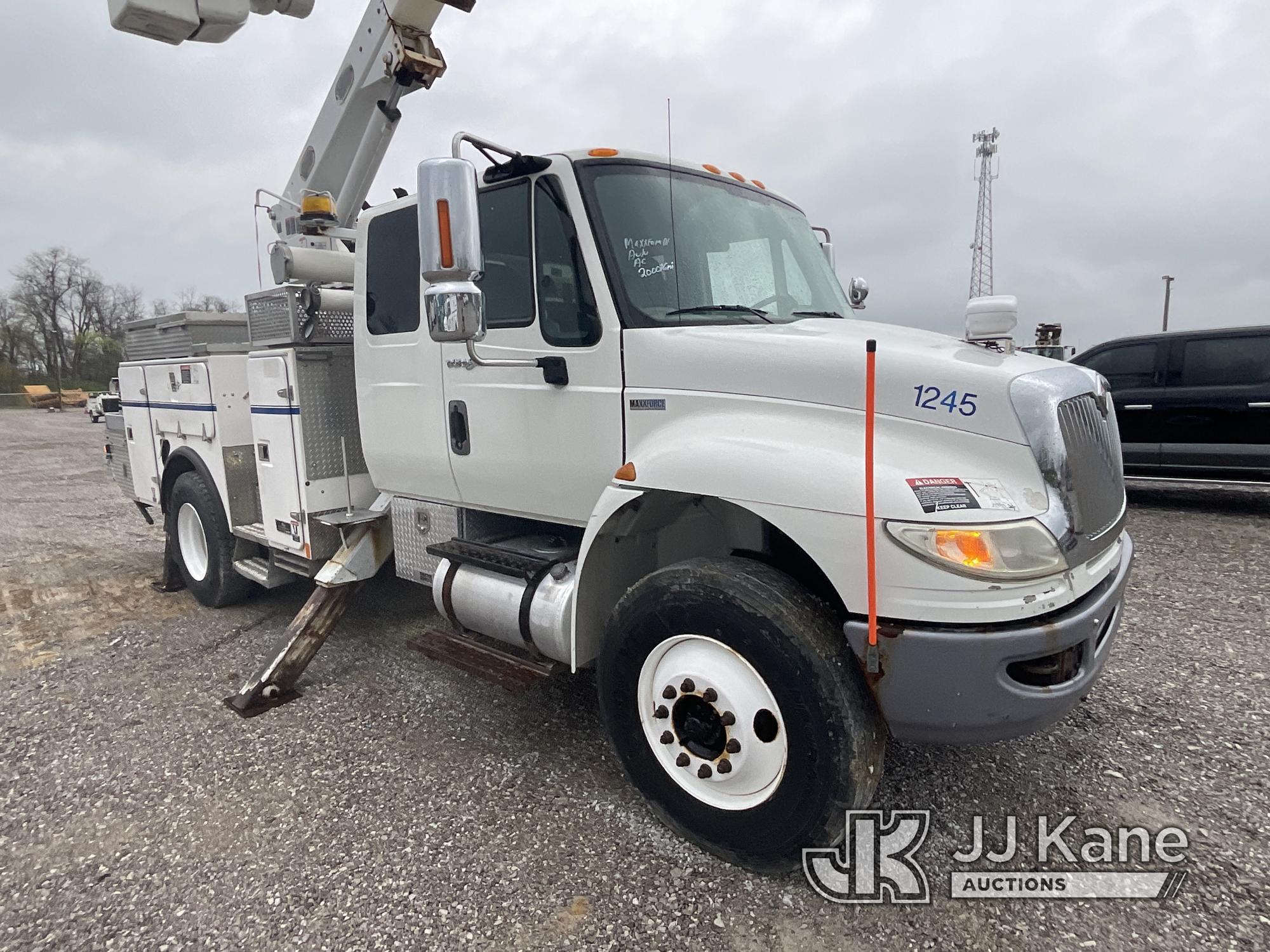 (Verona, KY) Altec L42M, Over-Center Material Handling Bucket Truck center mounted on 2013 Internati