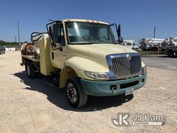 (Houston, TX) 2007 International 4300 Spray Truck Runs & Moves) (Jump to Start, Air Line Leak, Idles