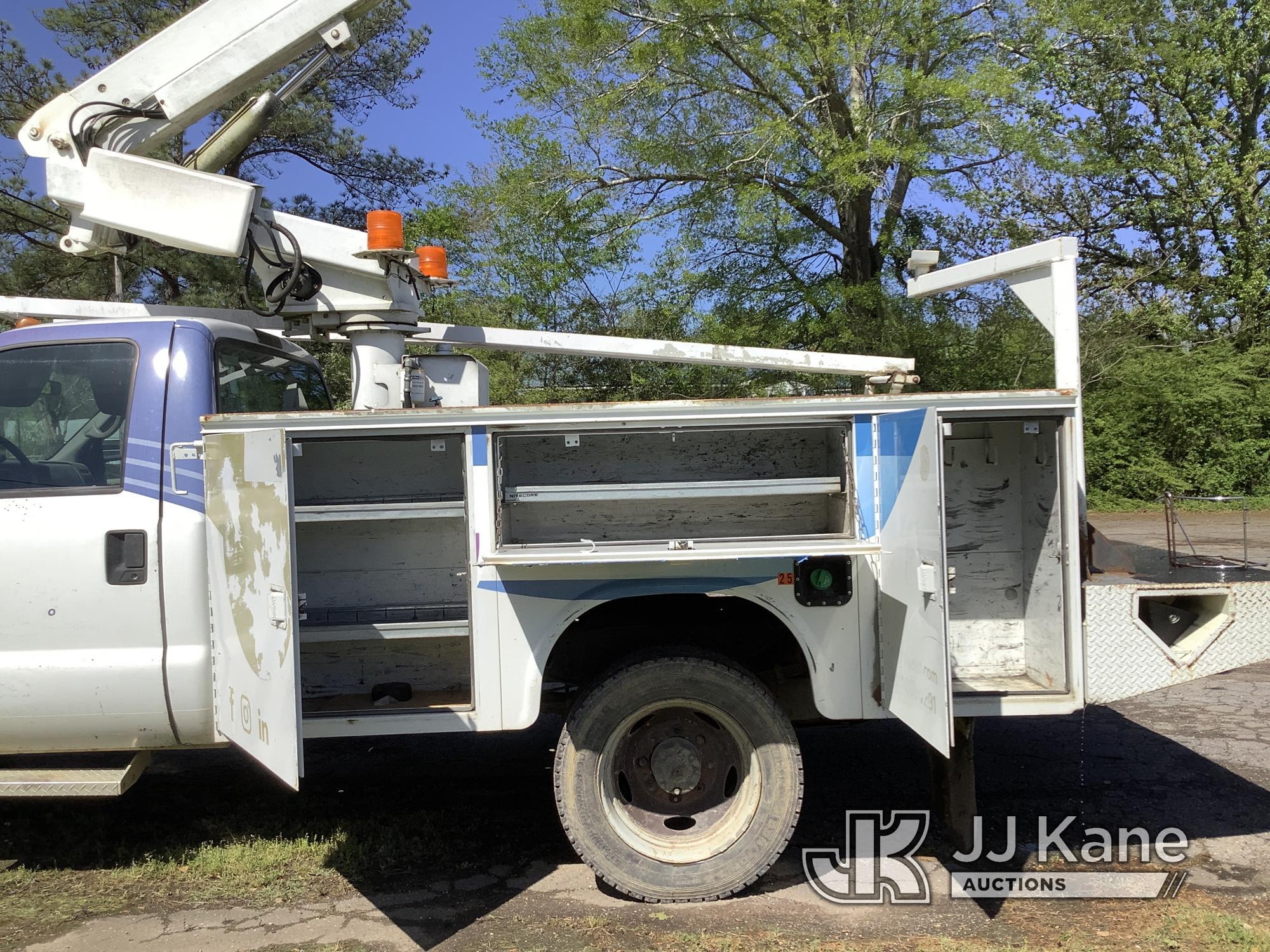 (Graysville, AL) Altec AT200A, Telescopic Non-Insulated Bucket Truck mounted behind cab on 2000 Ford