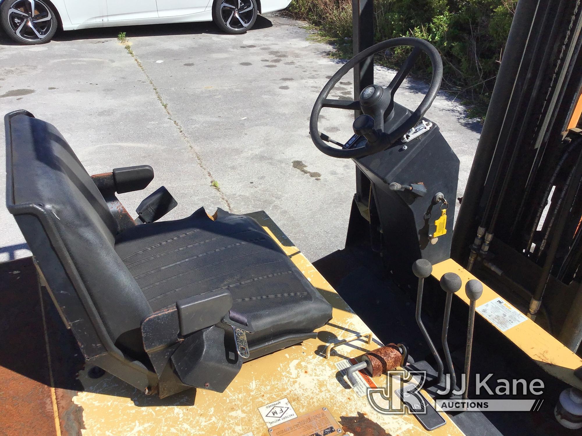 (Ocala, FL) 1993 Yale Forklift 3-Wheel Solid Tired Forklift Not Running, Condition Unknown)