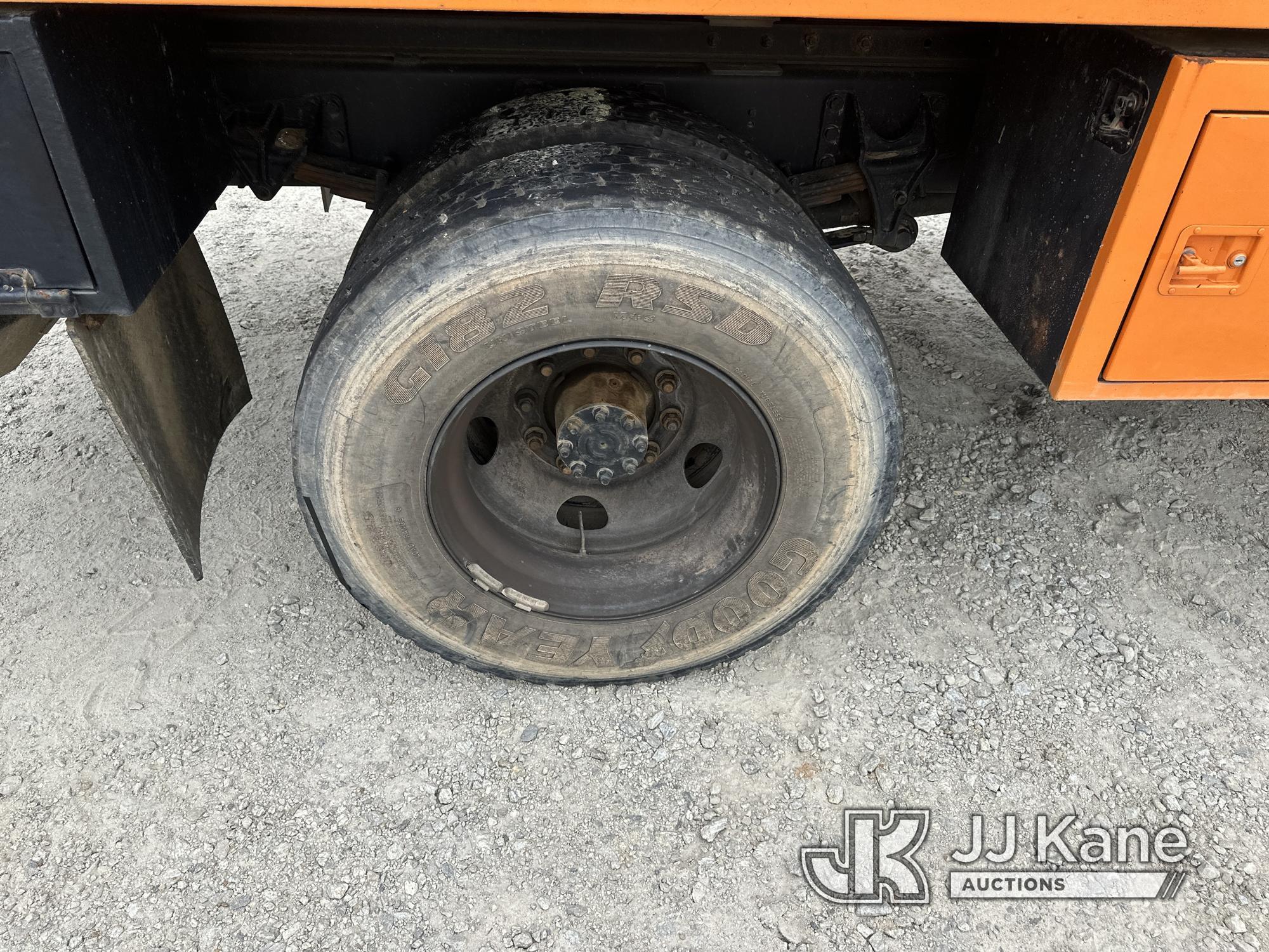 (Villa Rica, GA) 2015 Ford F650 Chipper Dump Truck Runs & Moves)( Dump Condition Unknown, No Brakes,