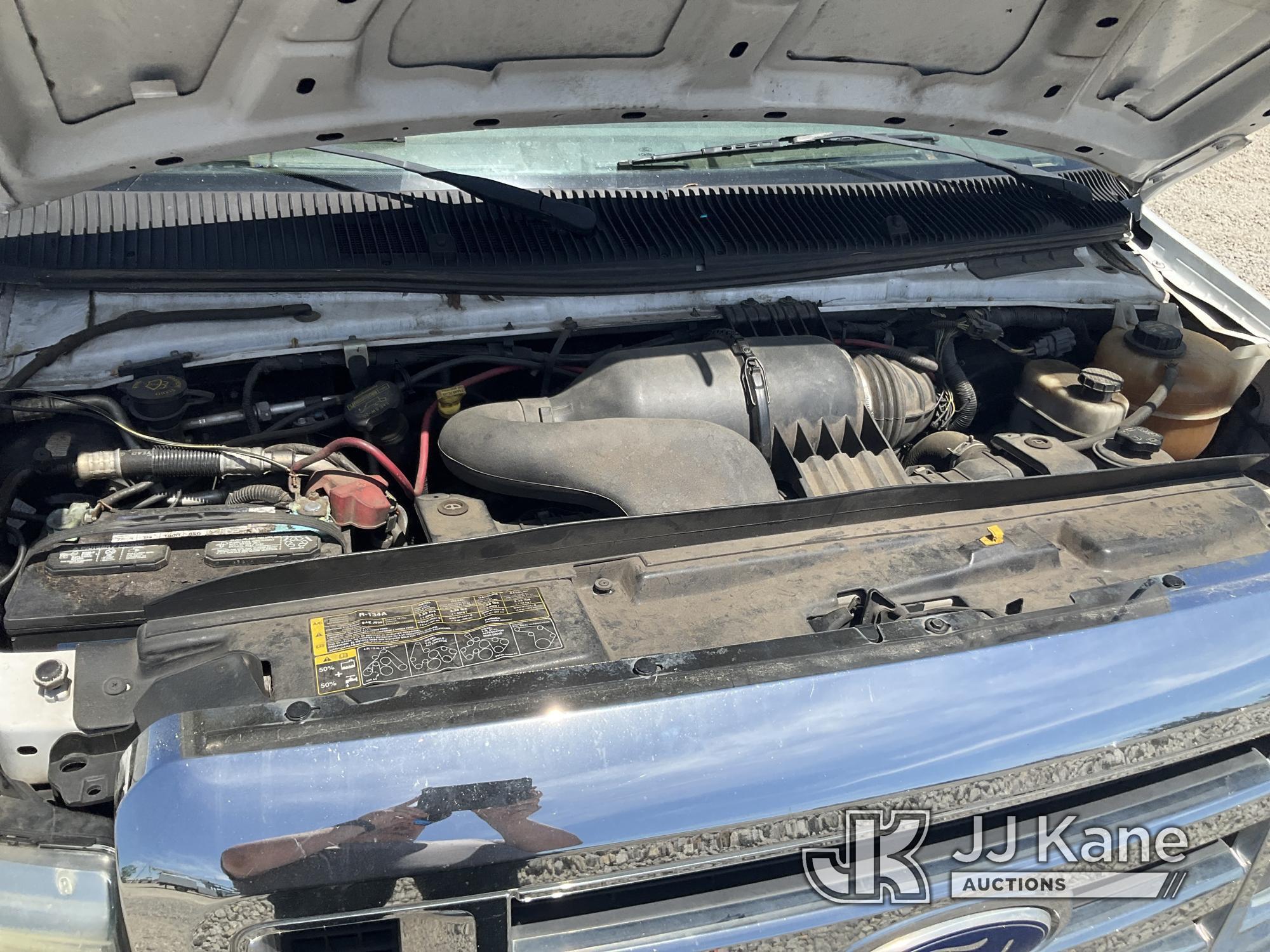 (Villa Rica, GA) 2015 Ford E350 Cutaway Service Van Runs & Moves)( Check Engine Light On, Air Bag Li