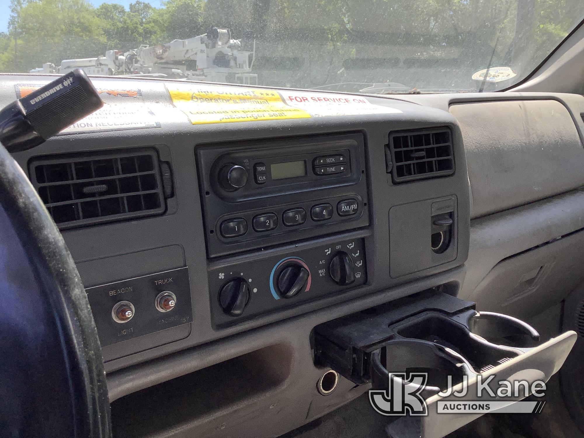 (Graysville, AL) Altec AT235, Telescopic Non-Insulated Bucket Truck mounted behind cab on 2000 Ford