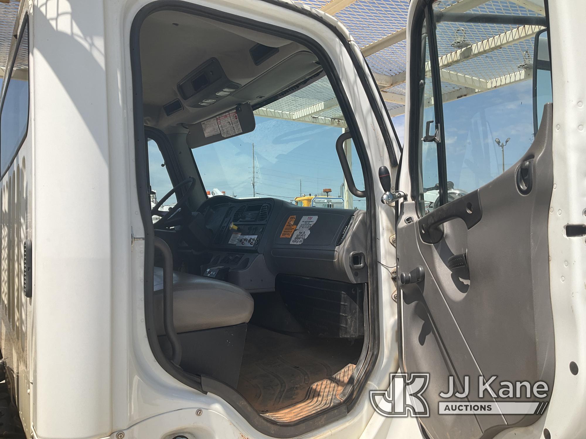 (Villa Rica, GA) Altec AM755H, Over-Center Material Handling Bucket rear mounted on 2006 Freightline