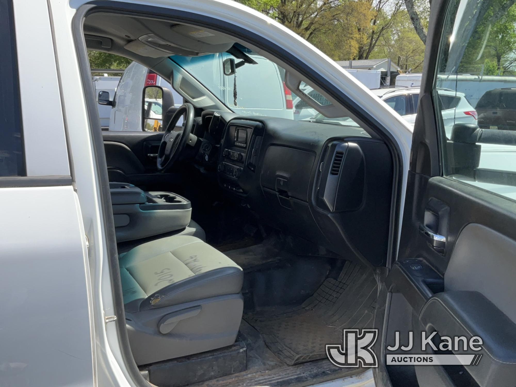 (Charlotte, NC) 2015 Chevrolet Silverado 2500HD Crew-Cab Service Truck Runs & Moves)(Paint & Body Da