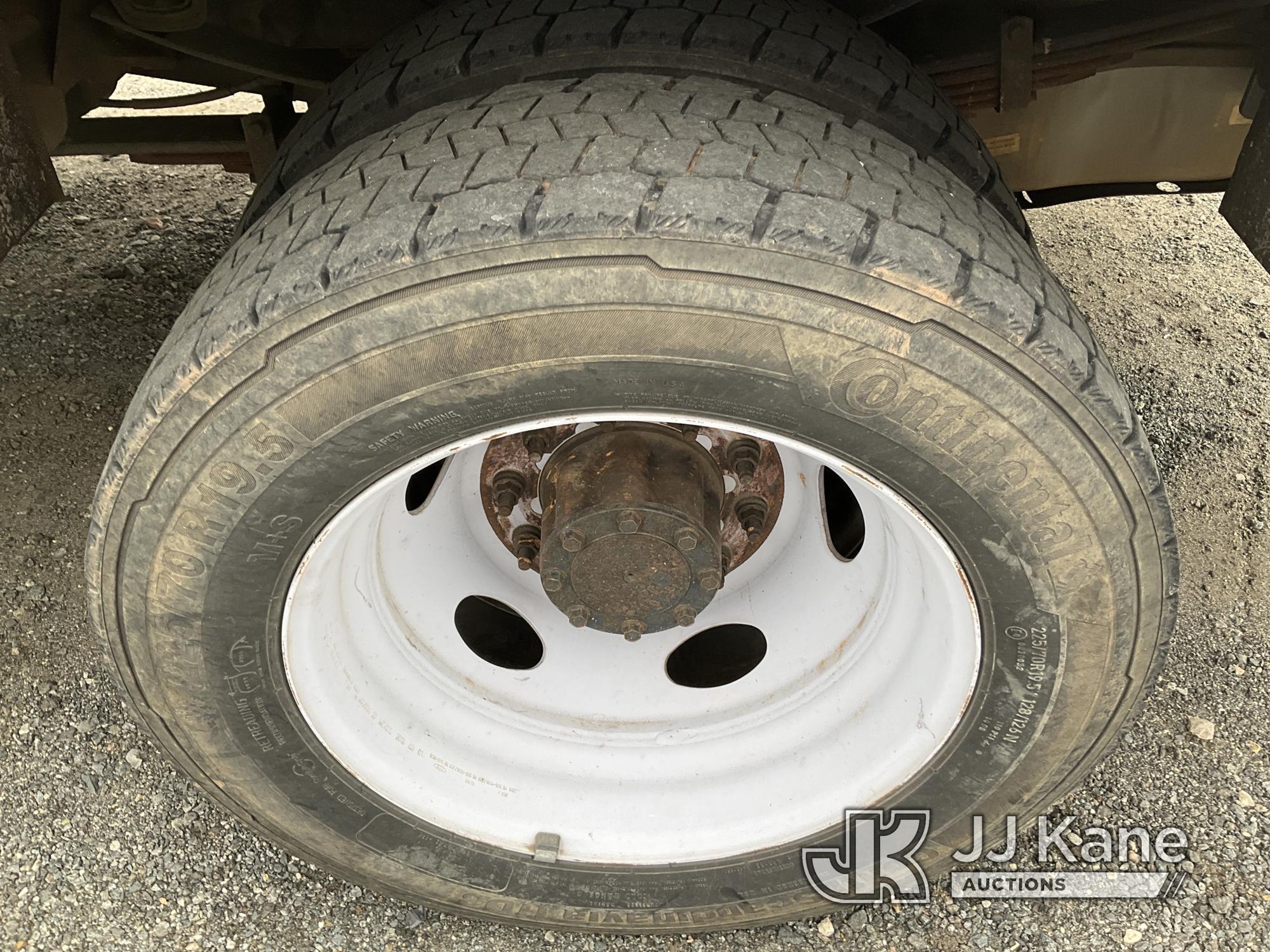 (Charlotte, NC) 2014 Ford F550 4x4 Service Truck Duke Unit ) ( Runs & Moves)(Body Damage