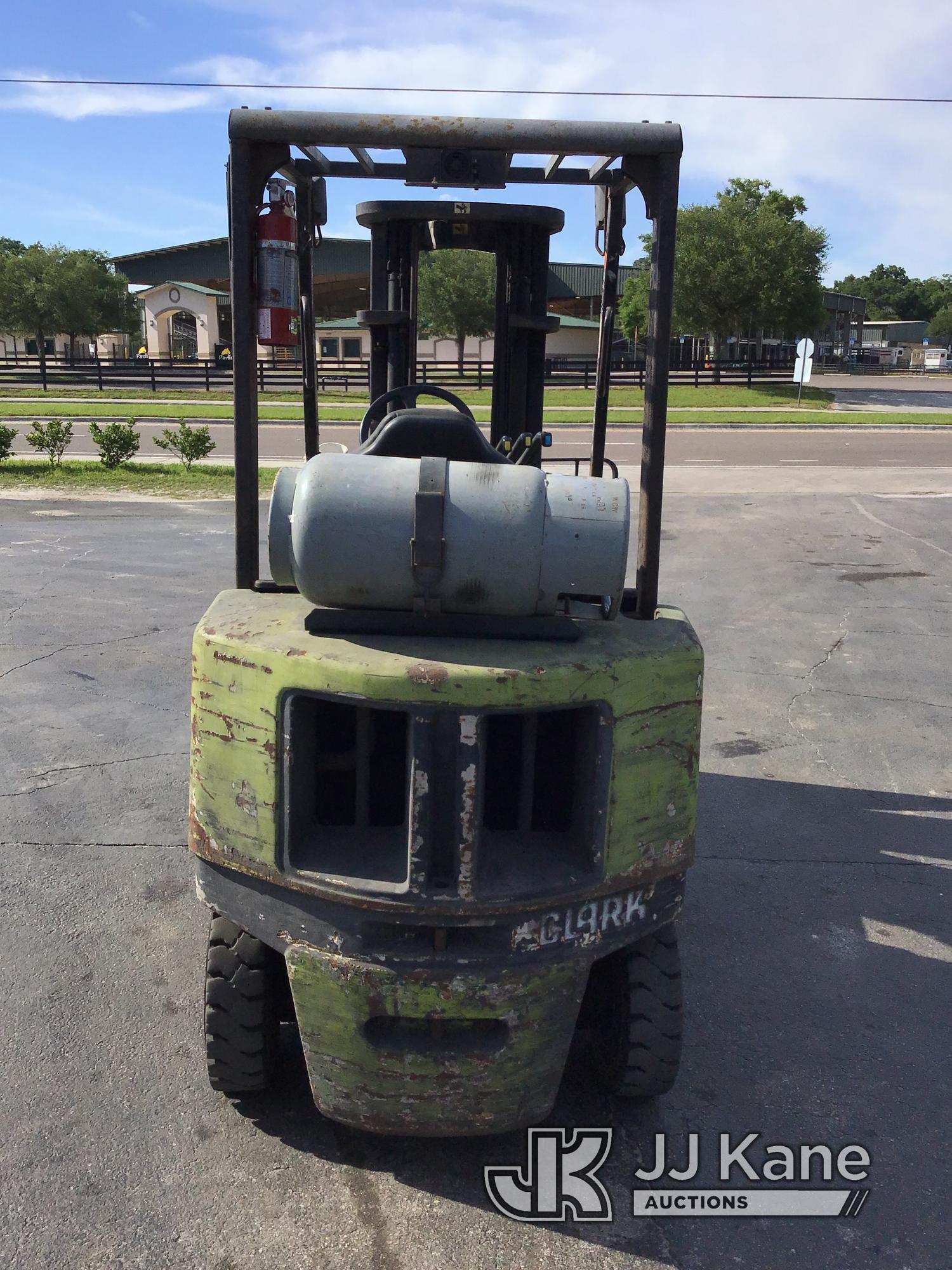 (Ocala, FL) Clark CGP25 Forklift Runs, Moves