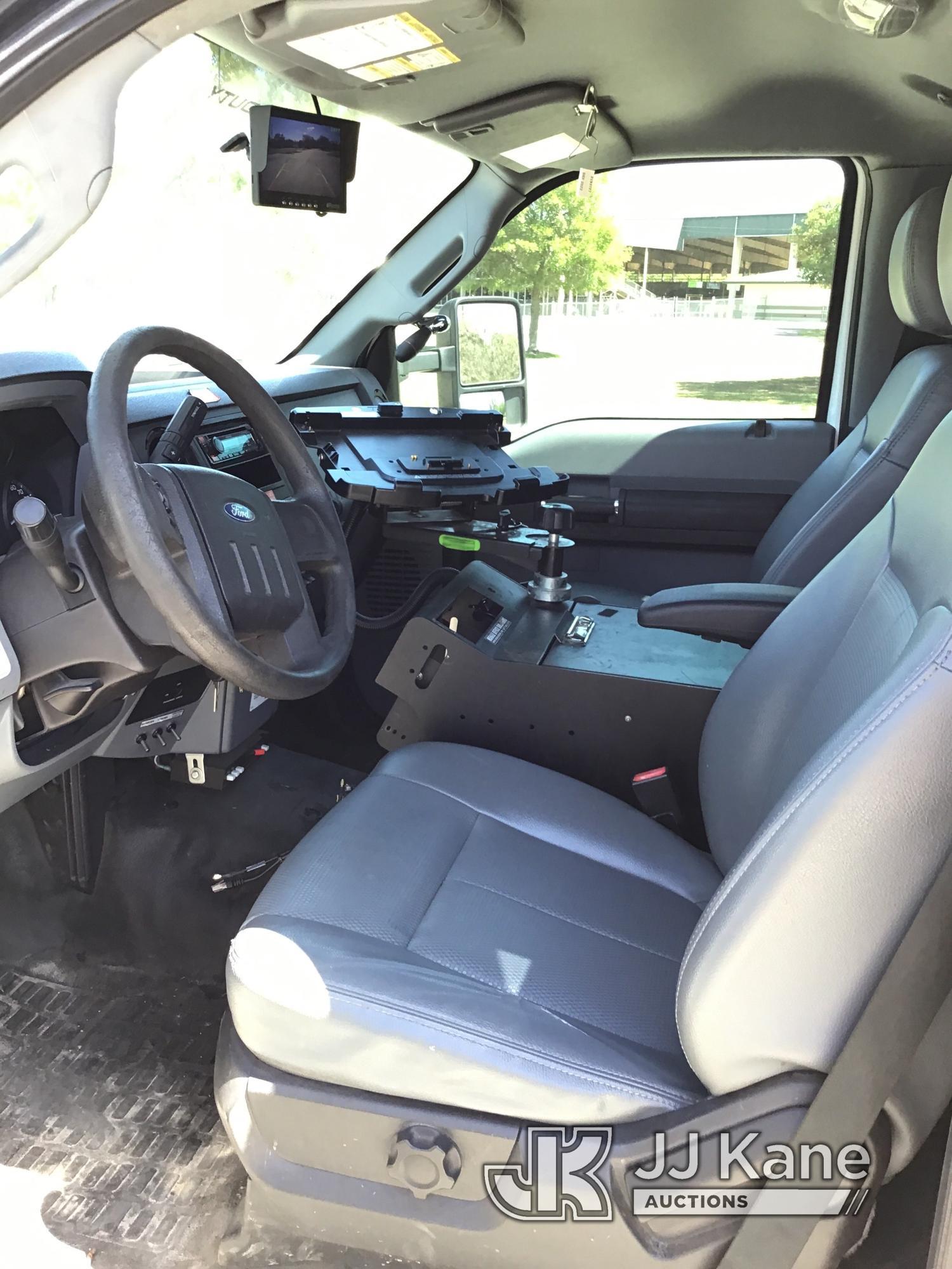 (Ocala, FL) Altec AT40G, Articulating & Telescopic Bucket Truck mounted behind cab on 2016 Ford F550