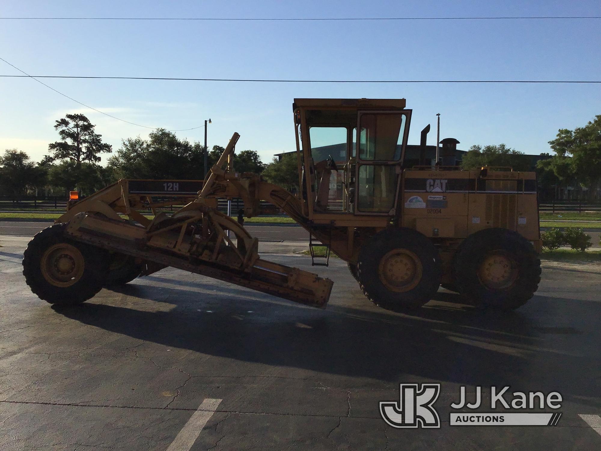 (Ocala, FL) 2001 Caterpillar 12H Motor Grader, Municipal owned Runs, Moves, AC works, Unit has a bad