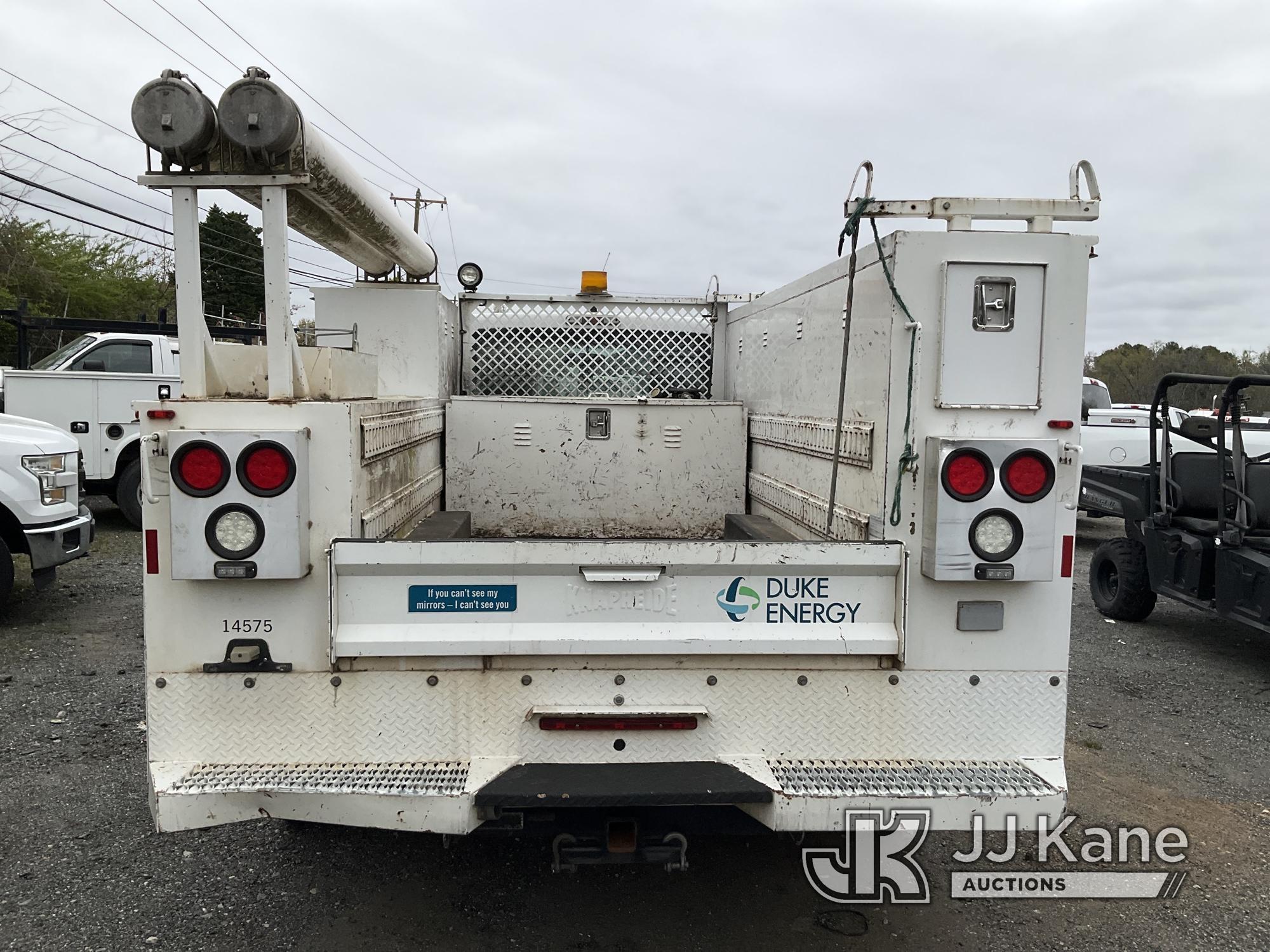 (Charlotte, NC) 2014 Ford F550 4x4 Service Truck Duke Unit ) ( Runs & Moves)(Body Damage