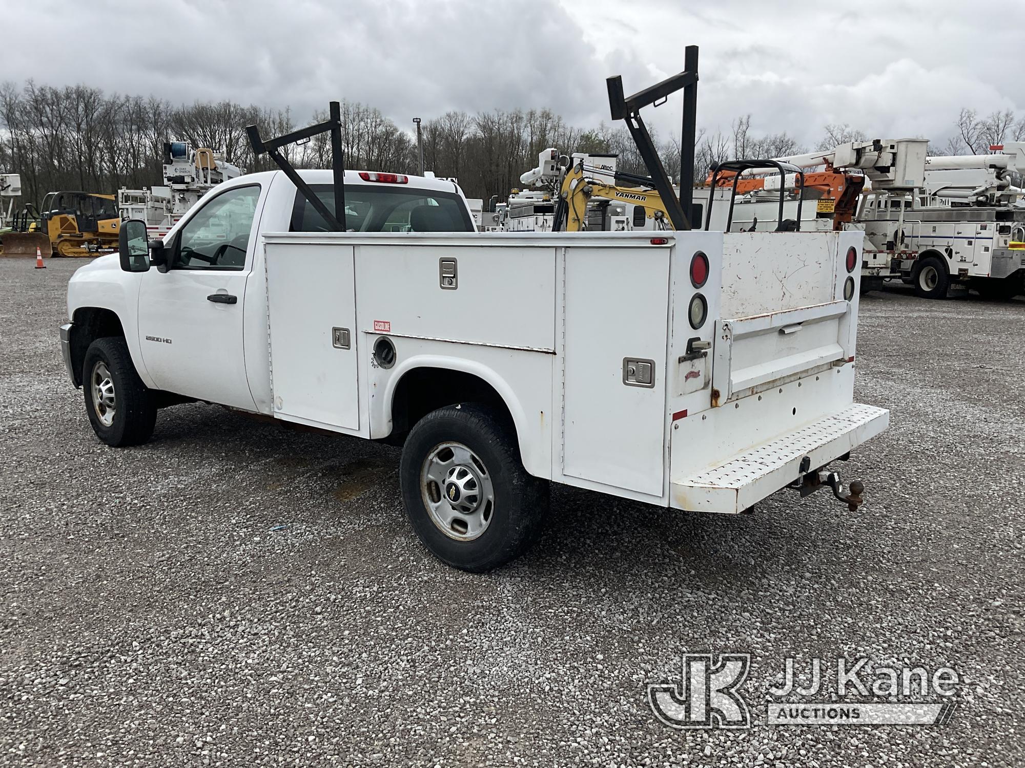 (Verona, KY) 2011 Chevrolet K2500HD 4x4 Service Truck Runs & Moves) (Rust & Body Damage, Bad Battery