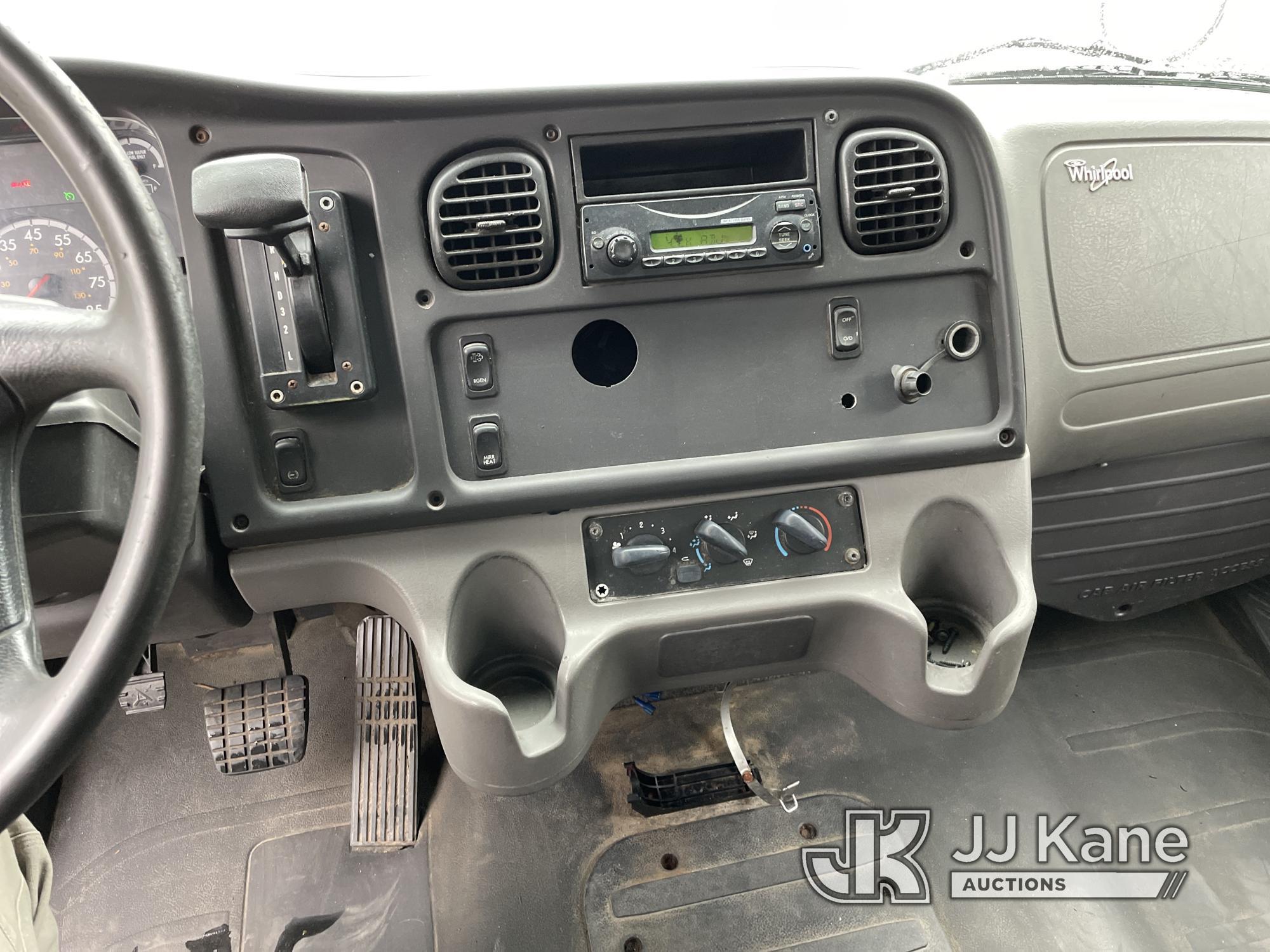 (Mount Airy, NC) 2013 Freightliner M2 106 Van Body Truck Runs & Moves) (Check Engine Light on