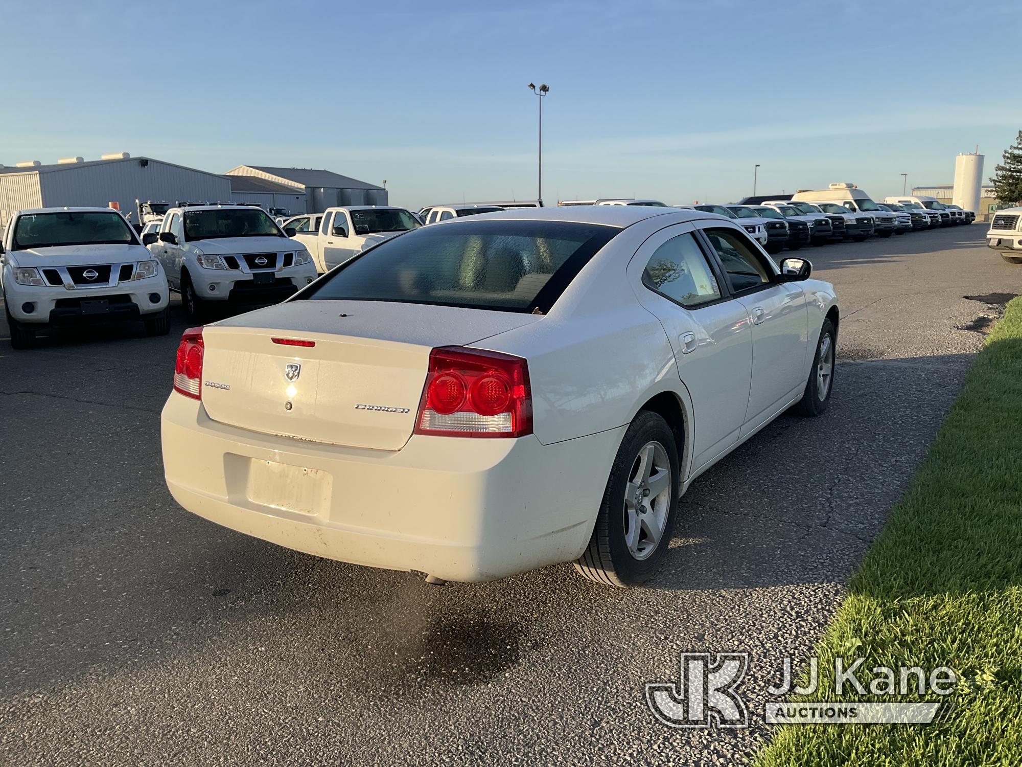 (Dixon, CA) 2010 Dodge Charger 4-Door Sedan Runs & Moves) (Has Electrical Problems, ABS Light On