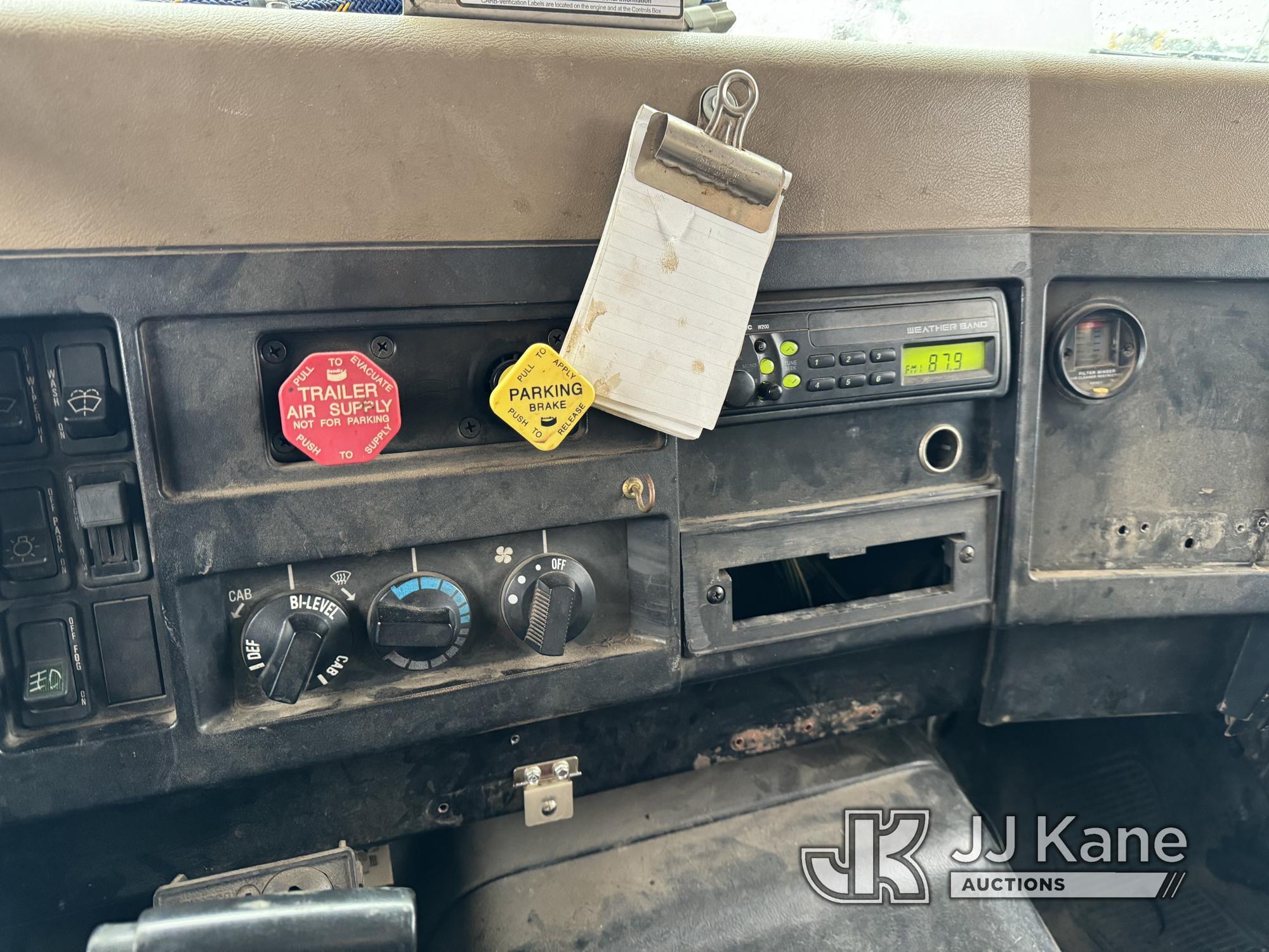 (Dixon, CA) 1991 International 4900 Utility Truck Runs & Moves, Welder Does Not Turn ON