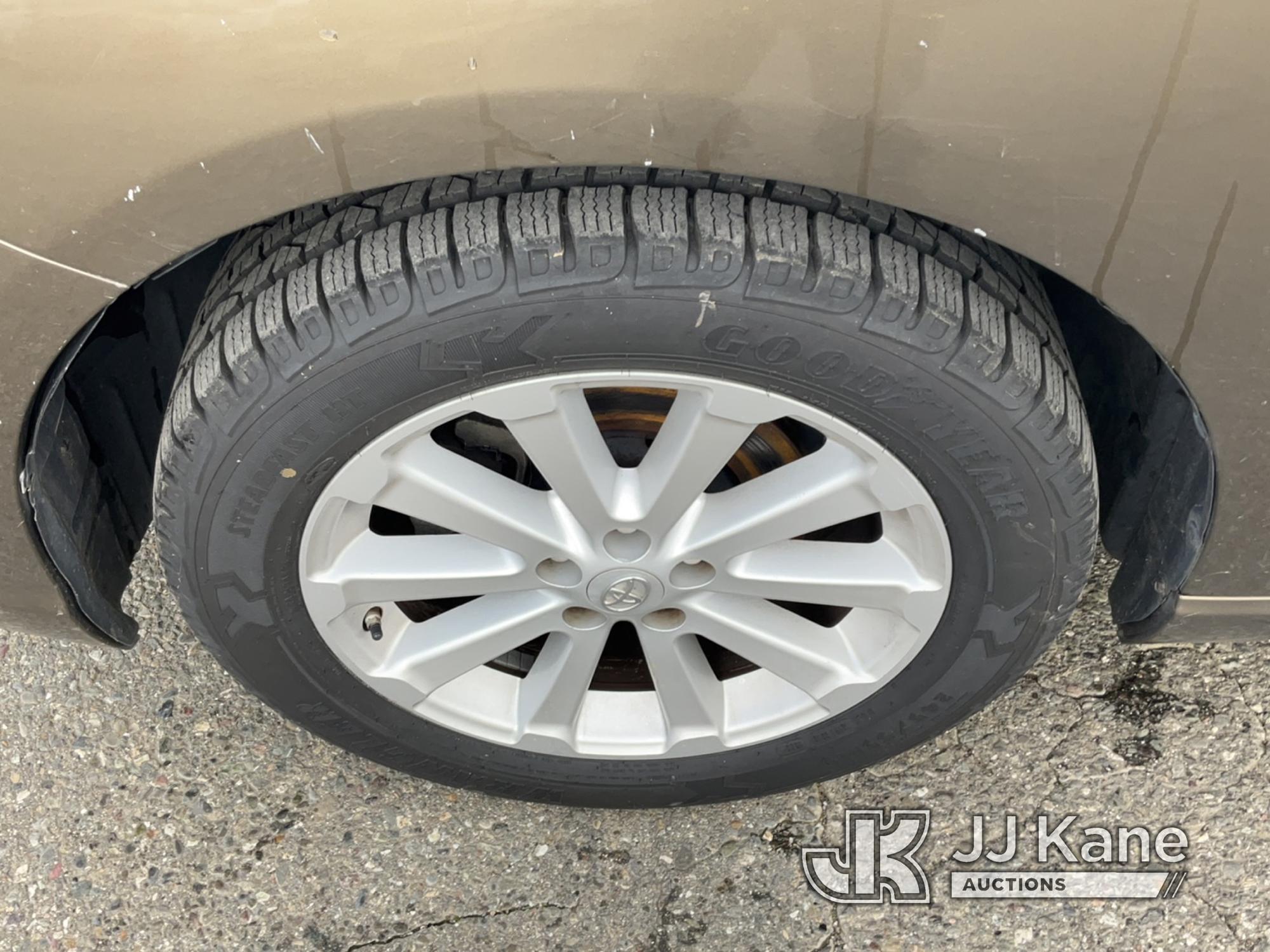 (Dixon, CA) 2011 Toyota Venza 4-Door Sport Utility Vehicle Runs & Moves) (Paint Damage On Front Bump