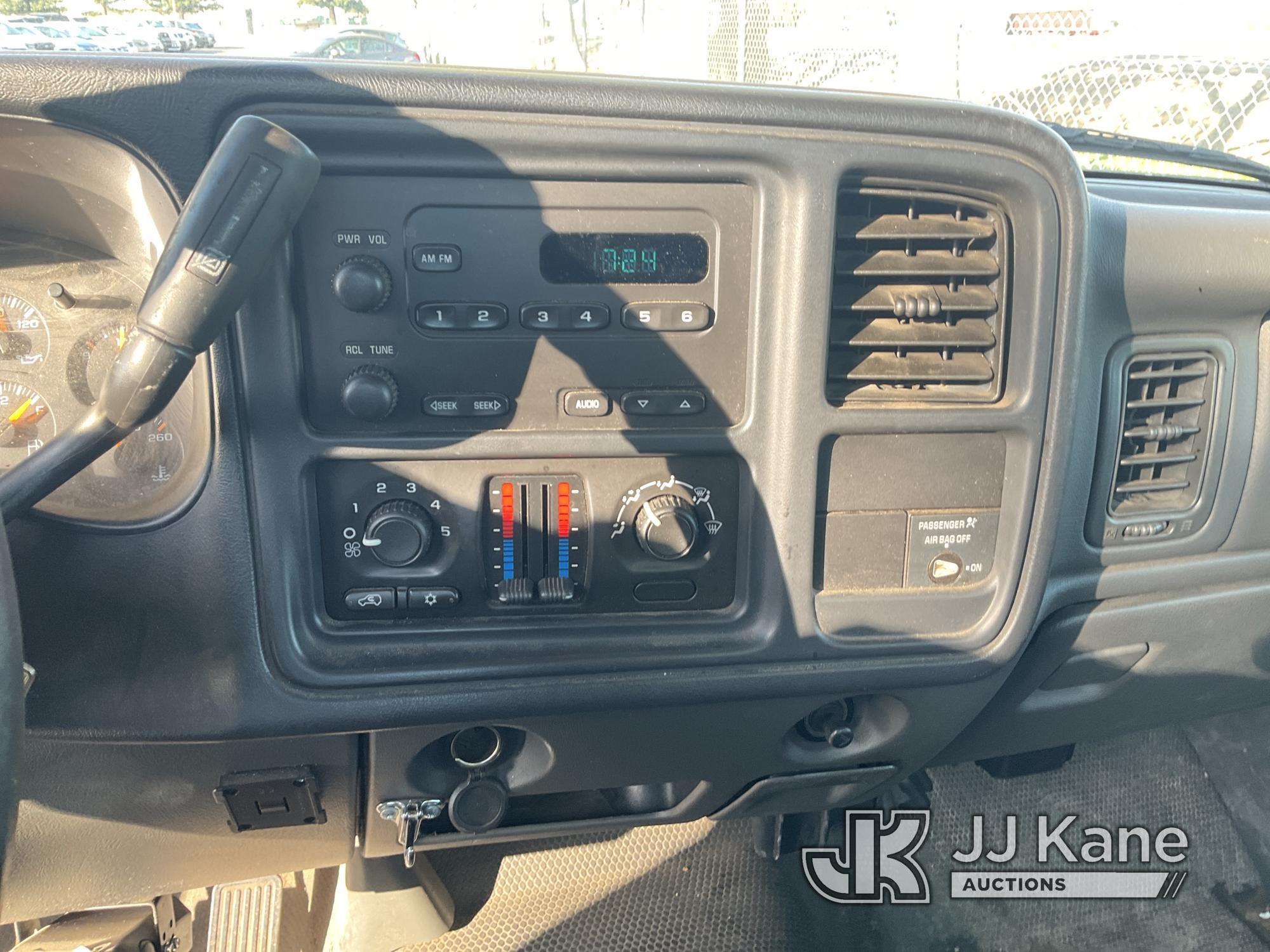 (Dixon, CA) 2004 Chevrolet Silverado 2500HD Pickup Truck Runs & Moves