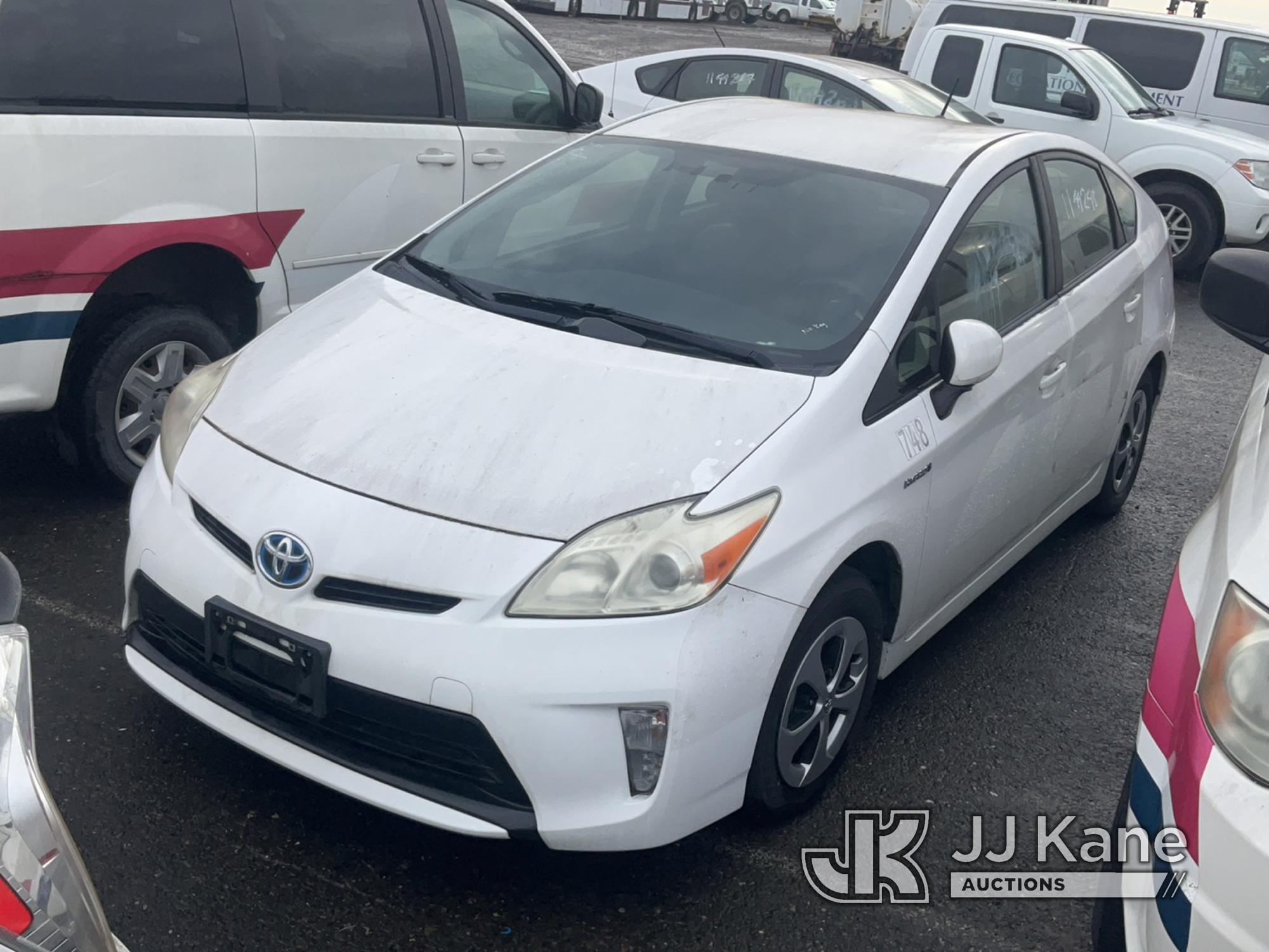 (Dixon, CA) 2012 Toyota Prius Hybrid 4-Door Hatch Back Not running , No Key , No Catalytic Converter