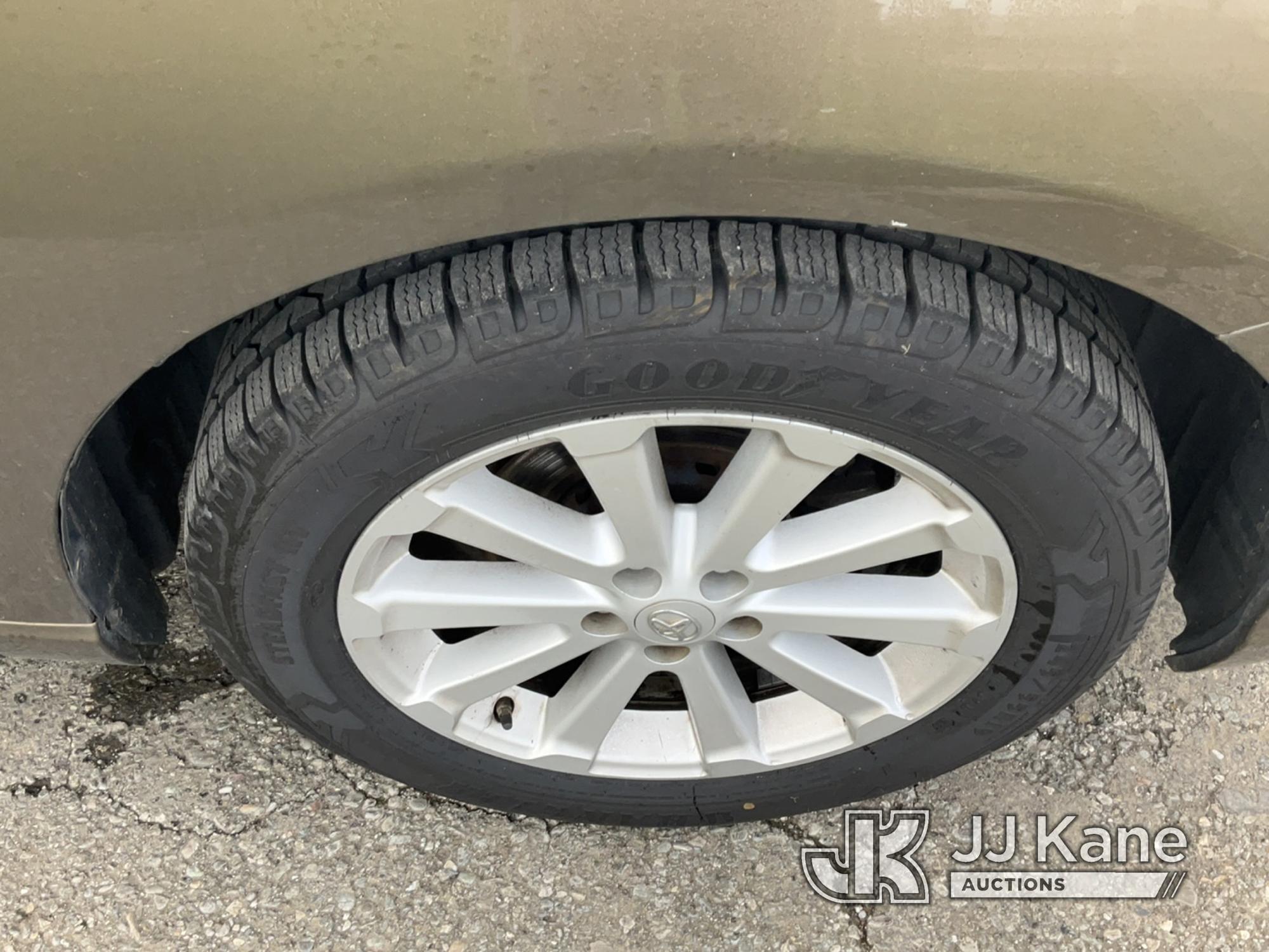 (Dixon, CA) 2011 Toyota Venza 4-Door Sport Utility Vehicle Runs & Moves) (Paint Damage On Front Bump