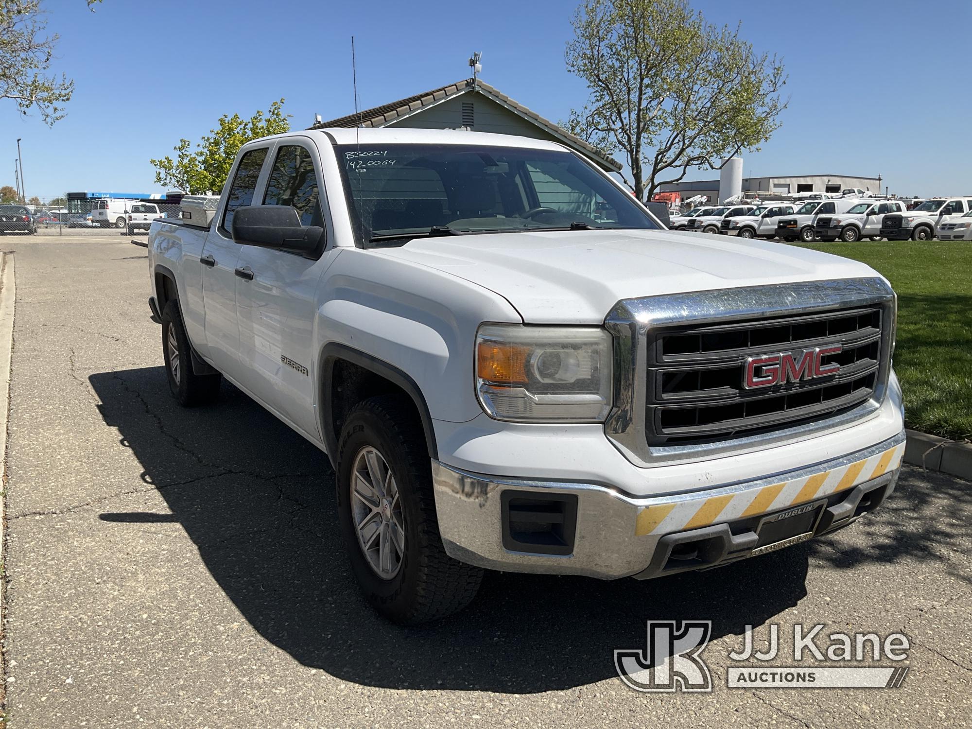 (Dixon, CA) 2014 GMC Sierra 1500 4x4 Extended-Cab Pickup Truck Runs & Moves.