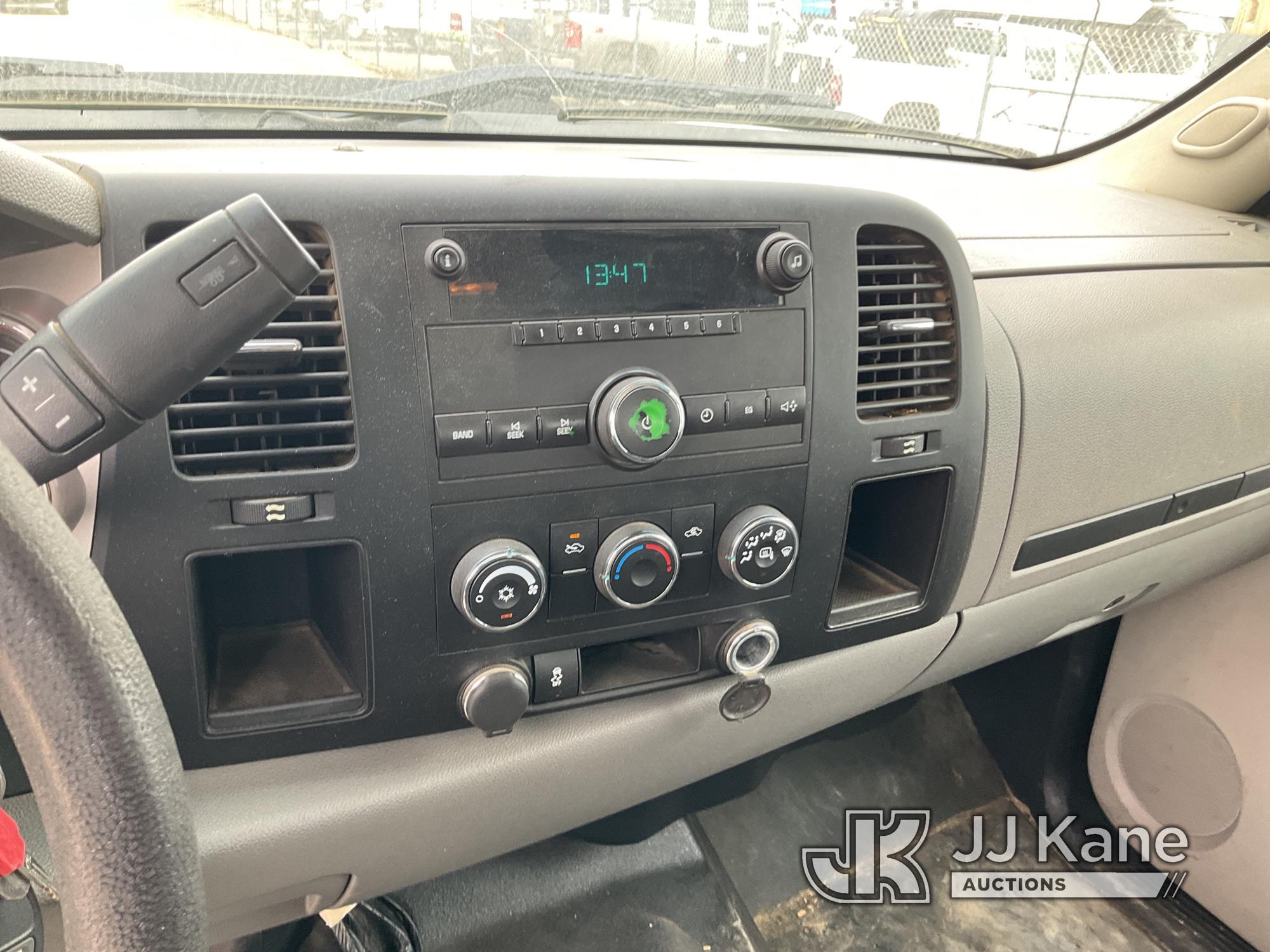 (Dixon, CA) 2013 GMC Sierra 2500HD 4x4 Extended-Cab Pickup Truck Runs & Moves. Driver Door Does Not