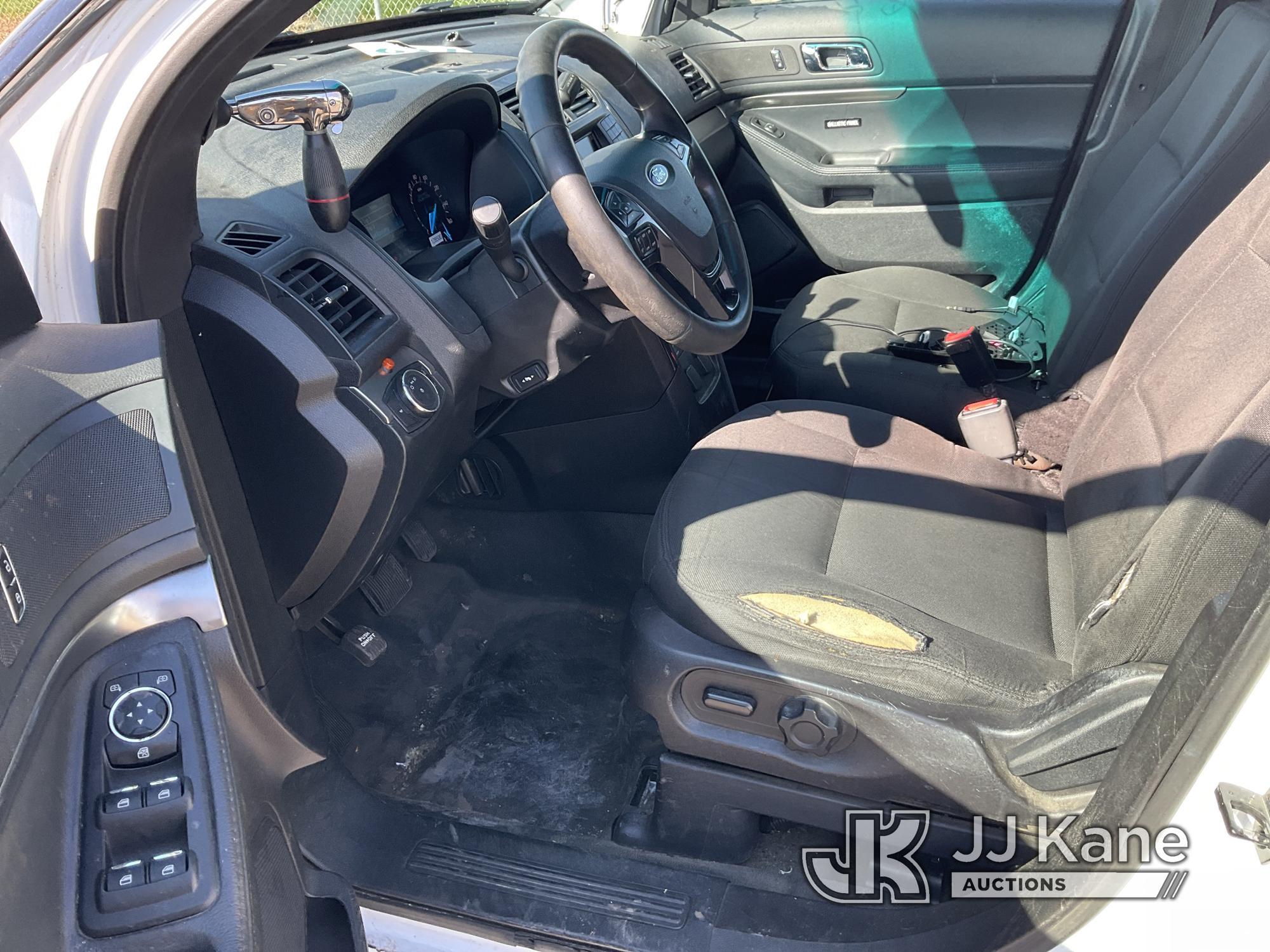 (Dixon, CA) 2016 Ford Explorer 4x4 4-Door Sport Utility Vehicle Runs & Moves. Missing Backseats.  En