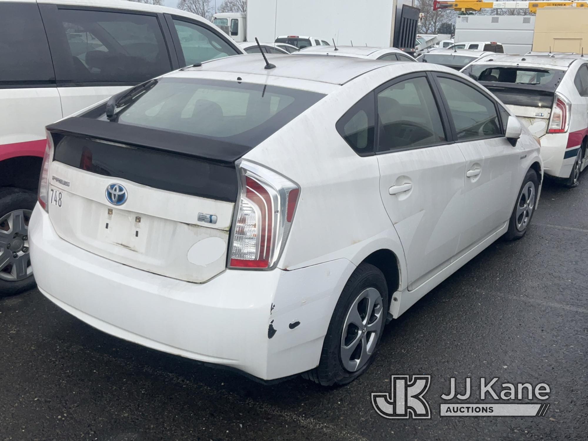 (Dixon, CA) 2012 Toyota Prius Hybrid 4-Door Hatch Back Not running , No Key , No Catalytic Converter