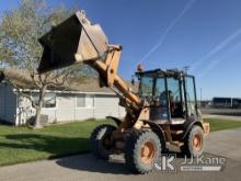 Case 221 E Loader Runs, Moves, & Operates