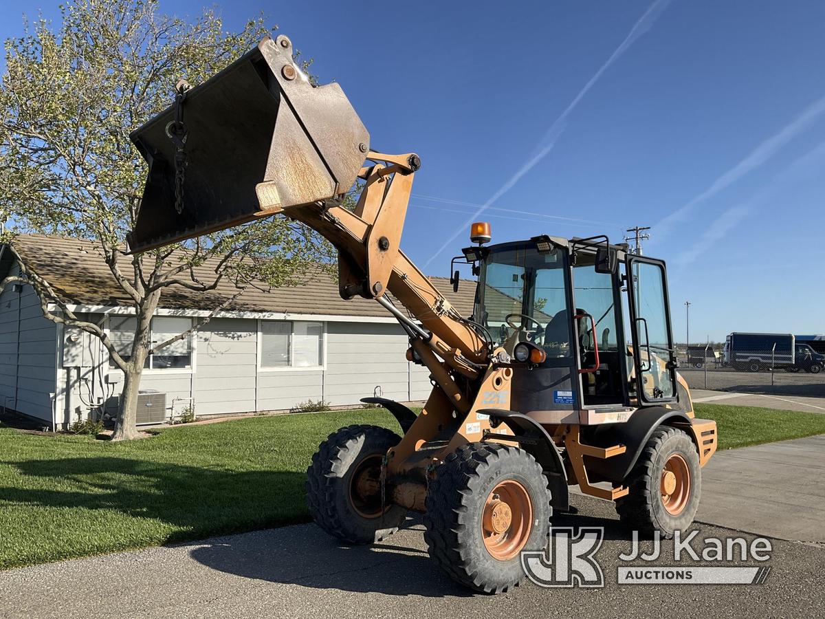 (Dixon, CA) Case 221 E Loader Runs, Moves, & Operates