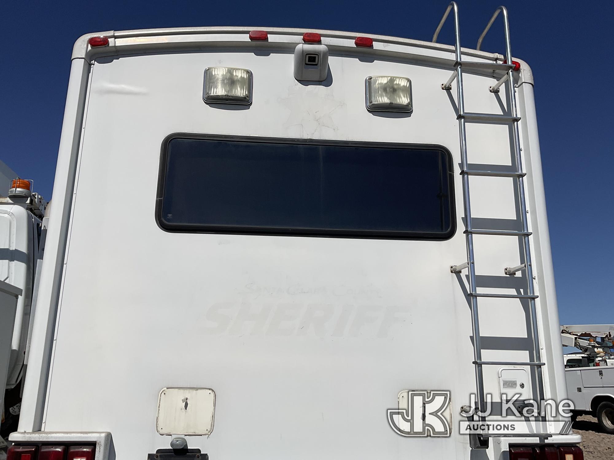 (Dixon, CA) 1999 Ford Bounder 34V RV Motor Home Runs & Moves, Needs Jump To Start, Only Runs with Ju