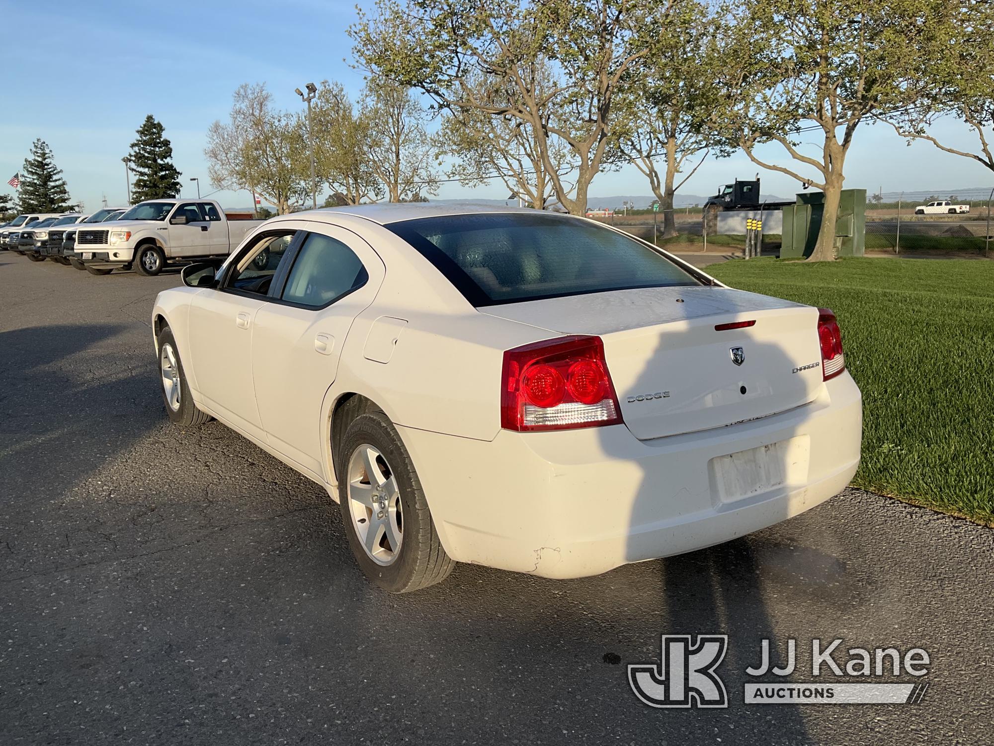(Dixon, CA) 2010 Dodge Charger 4-Door Sedan Runs & Moves) (Has Electrical Problems, ABS Light On