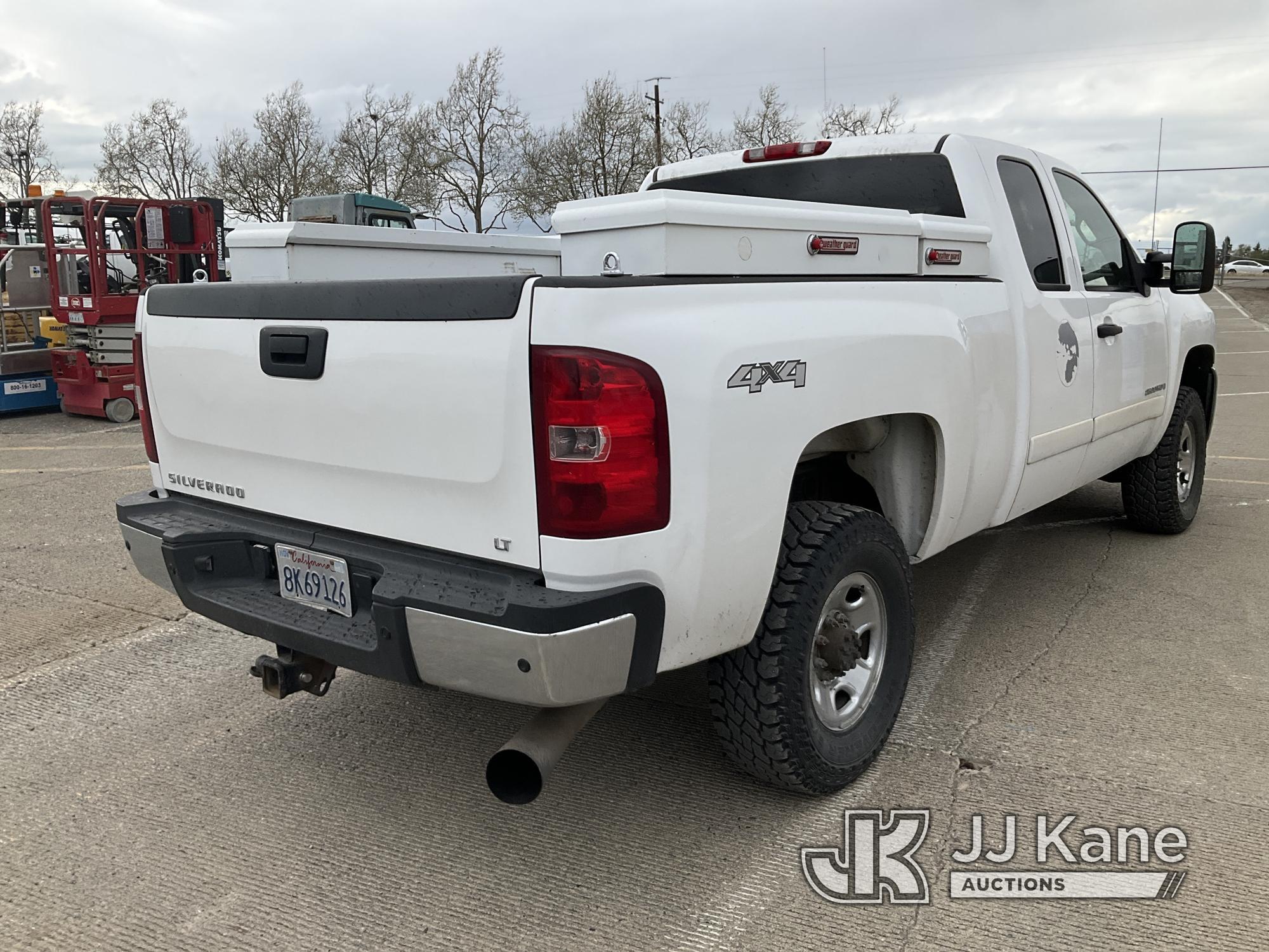 (Dixon, CA) 2007 Chevrolet Silverado 2500HD 4x4 Extended-Cab Pickup Truck Runs & Moves.