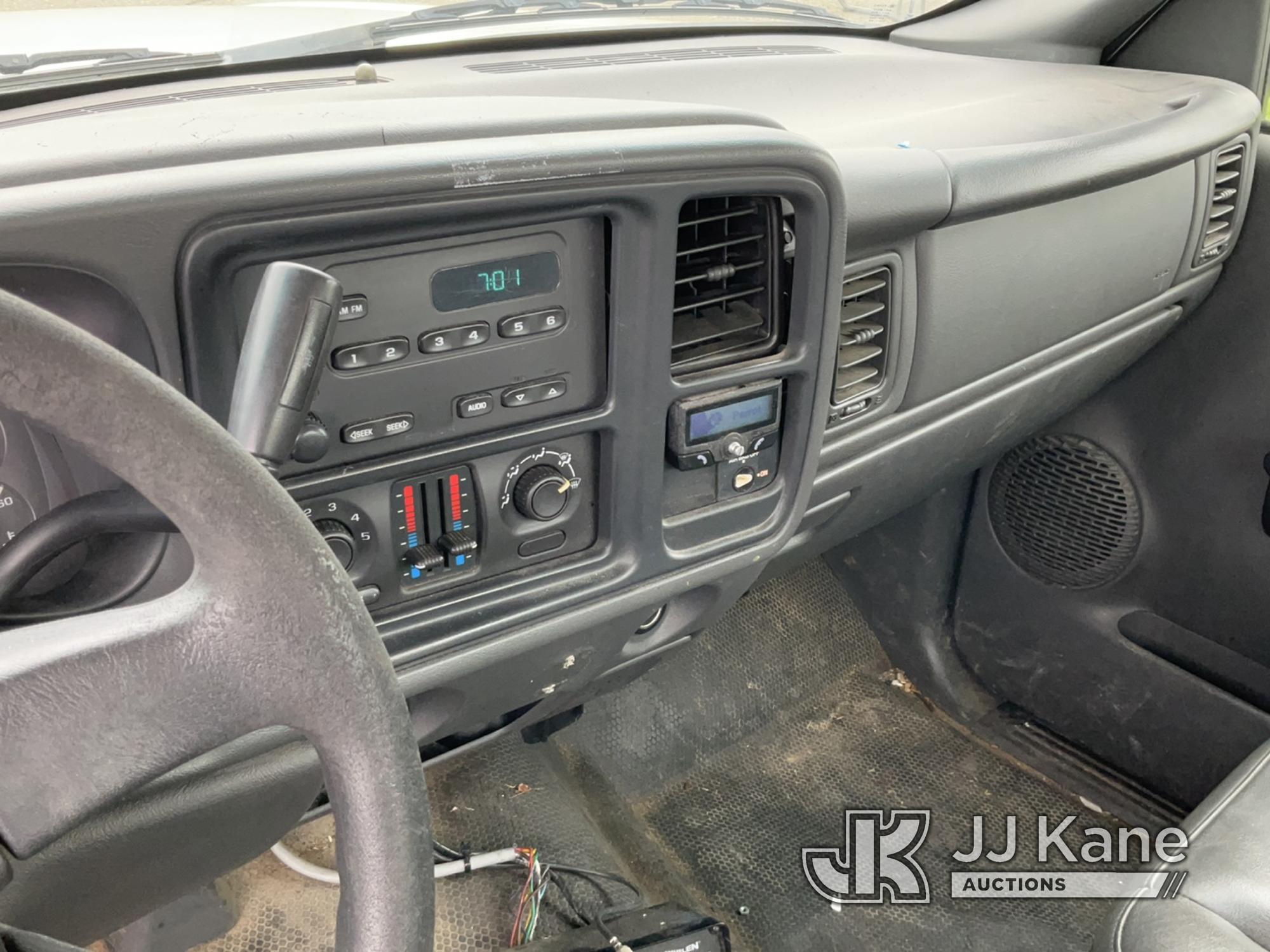(Dixon, CA) 2003 GMC Sierra 2500HD Extended-Cab Pickup Truck Runs & Moves) (Paint Damage, Engine Mon