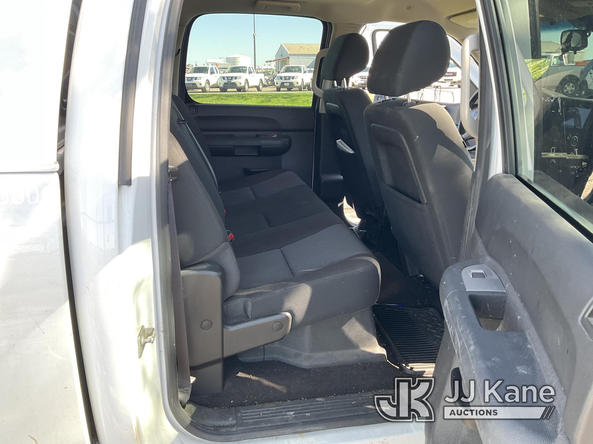 (Dixon, CA) 2013 GMC Sierra Hybrid Crew-Cab Pickup Truck Runs & Moves