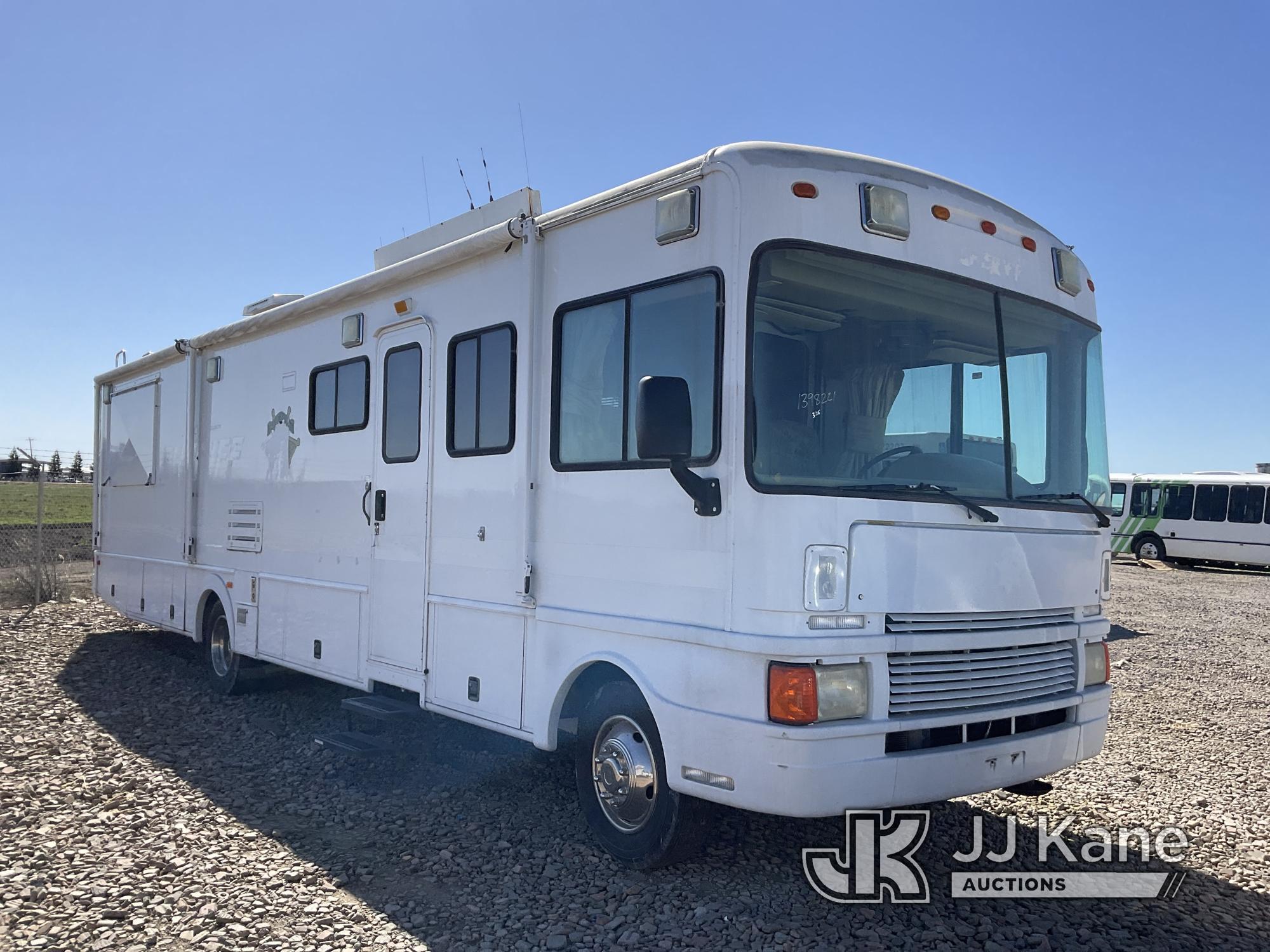 (Dixon, CA) 1999 Ford Bounder 34V RV Motor Home Runs & Moves, Needs Jump To Start, Only Runs with Ju