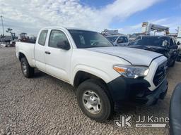 (Dixon, CA) 2017 Toyota Tacoma 4x4 Extended-Cab Pickup Truck Not Running)( Body Damage