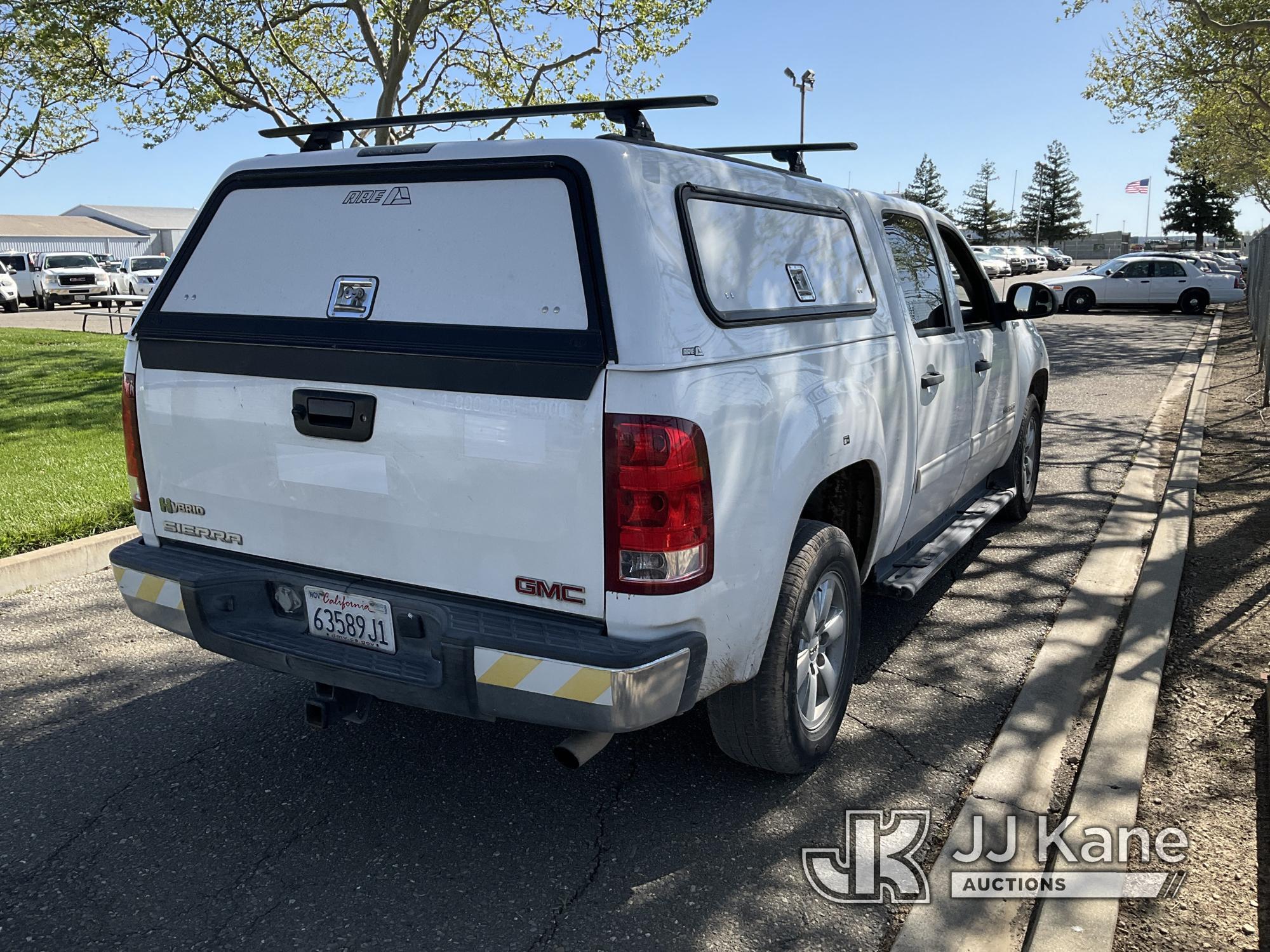 (Dixon, CA) 2013 GMC Sierra Hybrid Crew-Cab Pickup Truck Runs & Moves