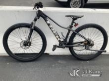 (Jurupa Valley, CA) Trek Bike (Used) NOTE: This unit is being sold AS IS/WHERE IS via Timed Auction