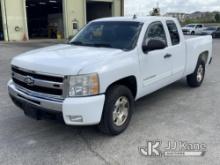 2011 Chevrolet Silverado 1500 4x4 Extended-Cab Pickup Truck Runs & Moves) (Service Airbag & Oil Ligh